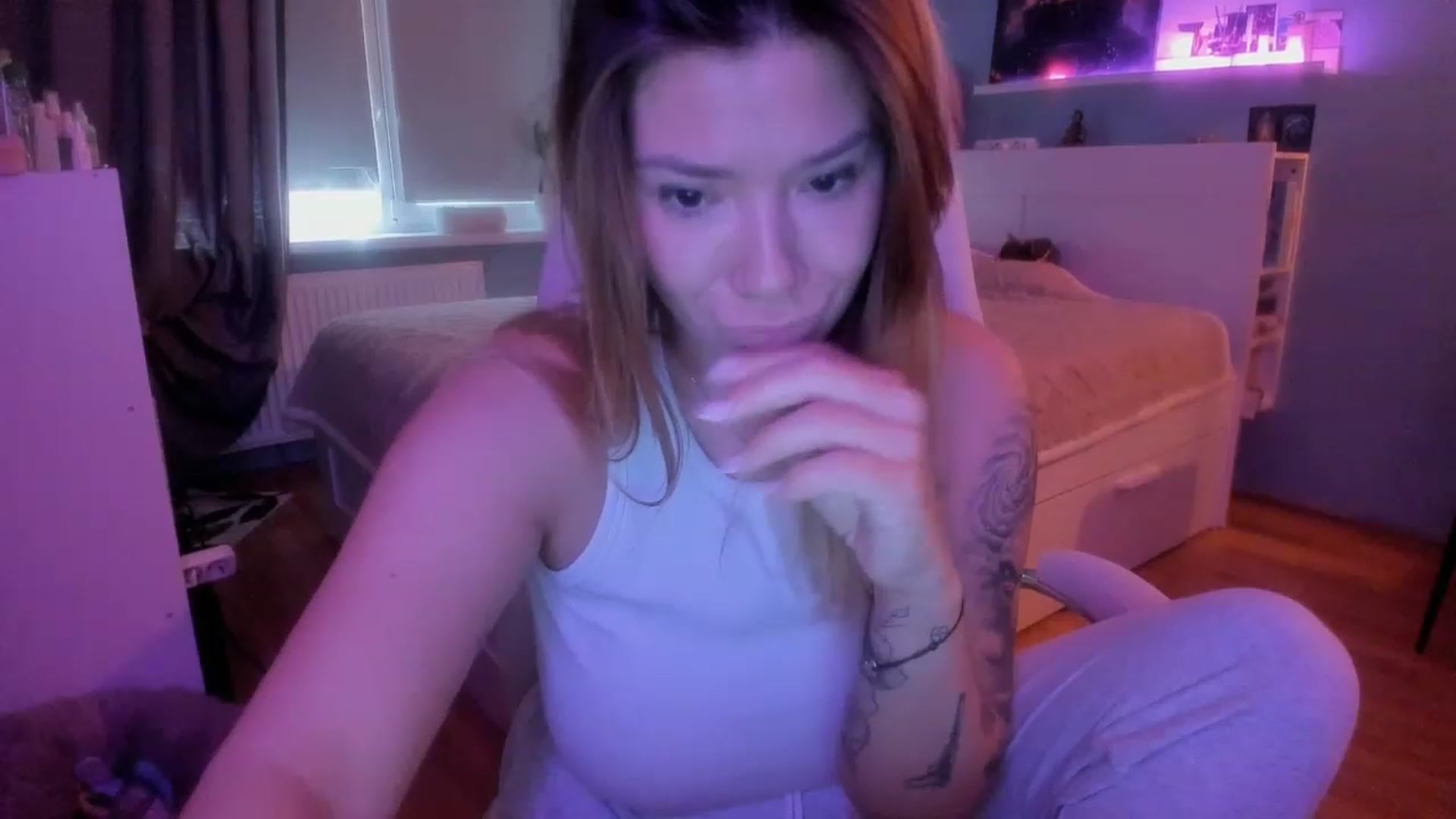 Gallery image thumbnail from NickyBlein's myfreecams stream on, 11/23/2023, 08:17 image 6 of 20