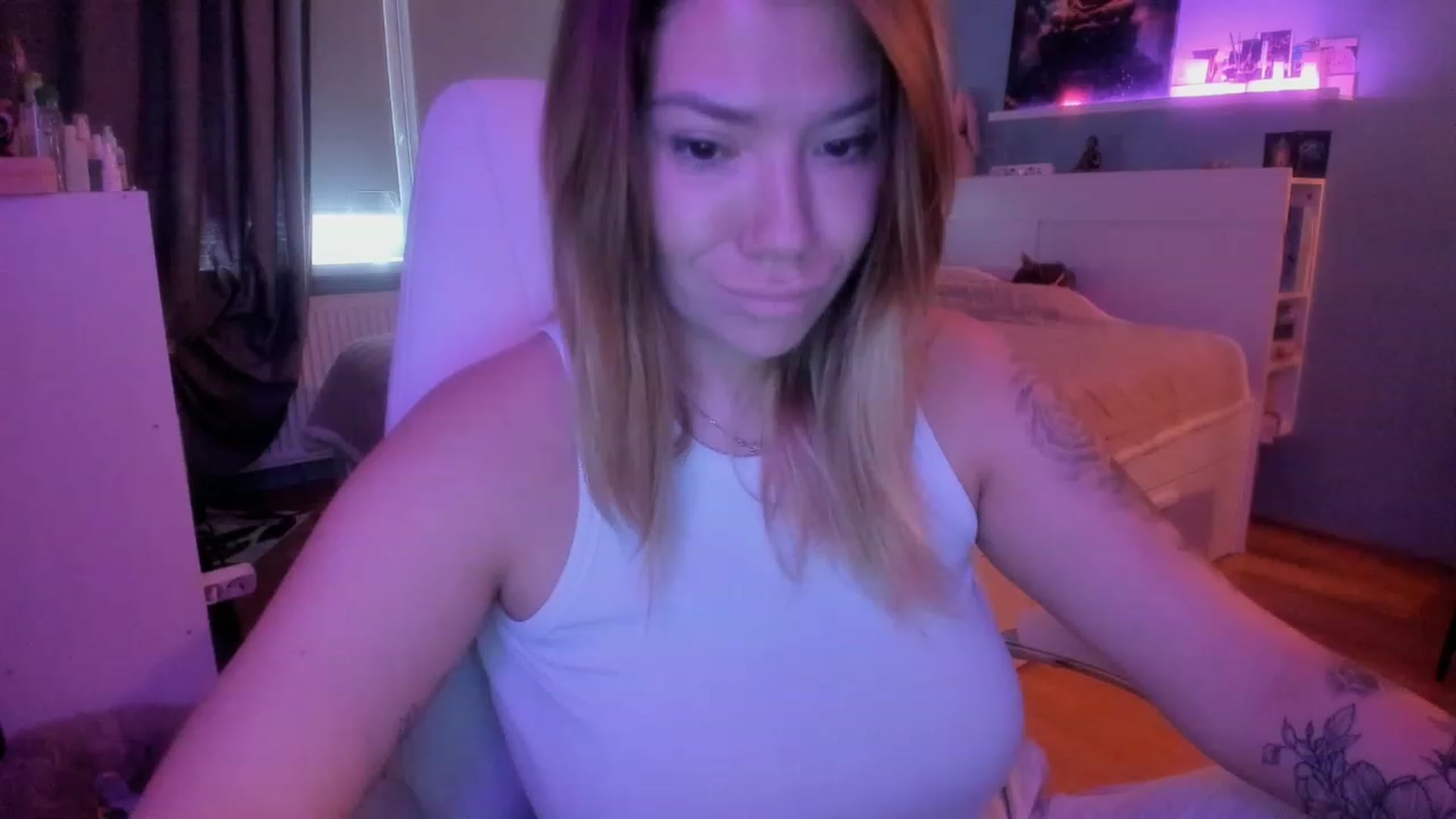 Gallery image thumbnail from NickyBlein's myfreecams stream on, 11/23/2023, 08:17 image 11 of 20