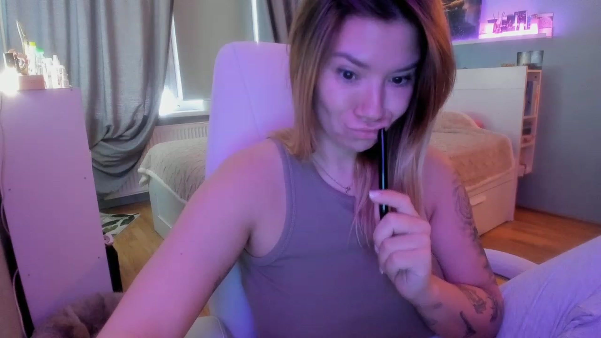 Gallery image thumbnail from NickyBlein's myfreecams stream on, 11/24/2023, 08:21 image 17 of 20