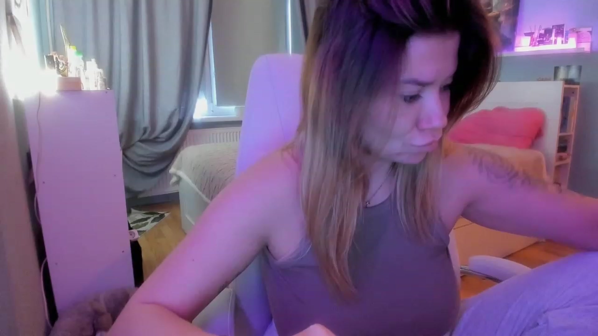 Gallery image thumbnail from NickyBlein's myfreecams stream on, 11/24/2023, 09:37 image 14 of 20