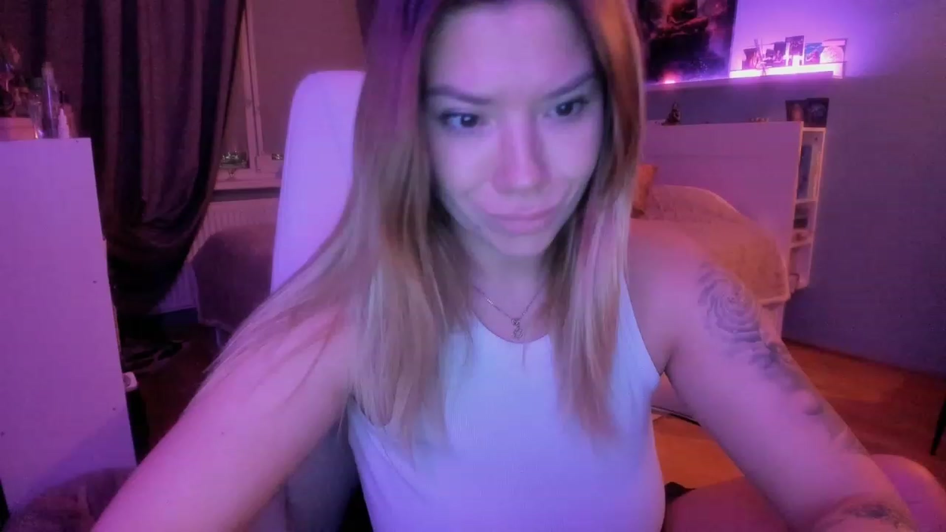 Gallery image thumbnail from NickyBlein's myfreecams stream on, 11/25/2023, 16:51 image 1 of 20