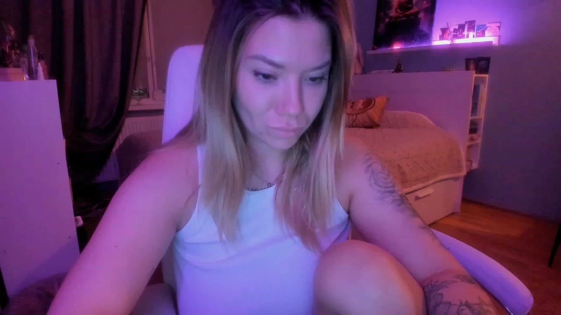 Gallery image thumbnail from NickyBlein's myfreecams stream on, 11/25/2023, 17:45 image 8 of 20