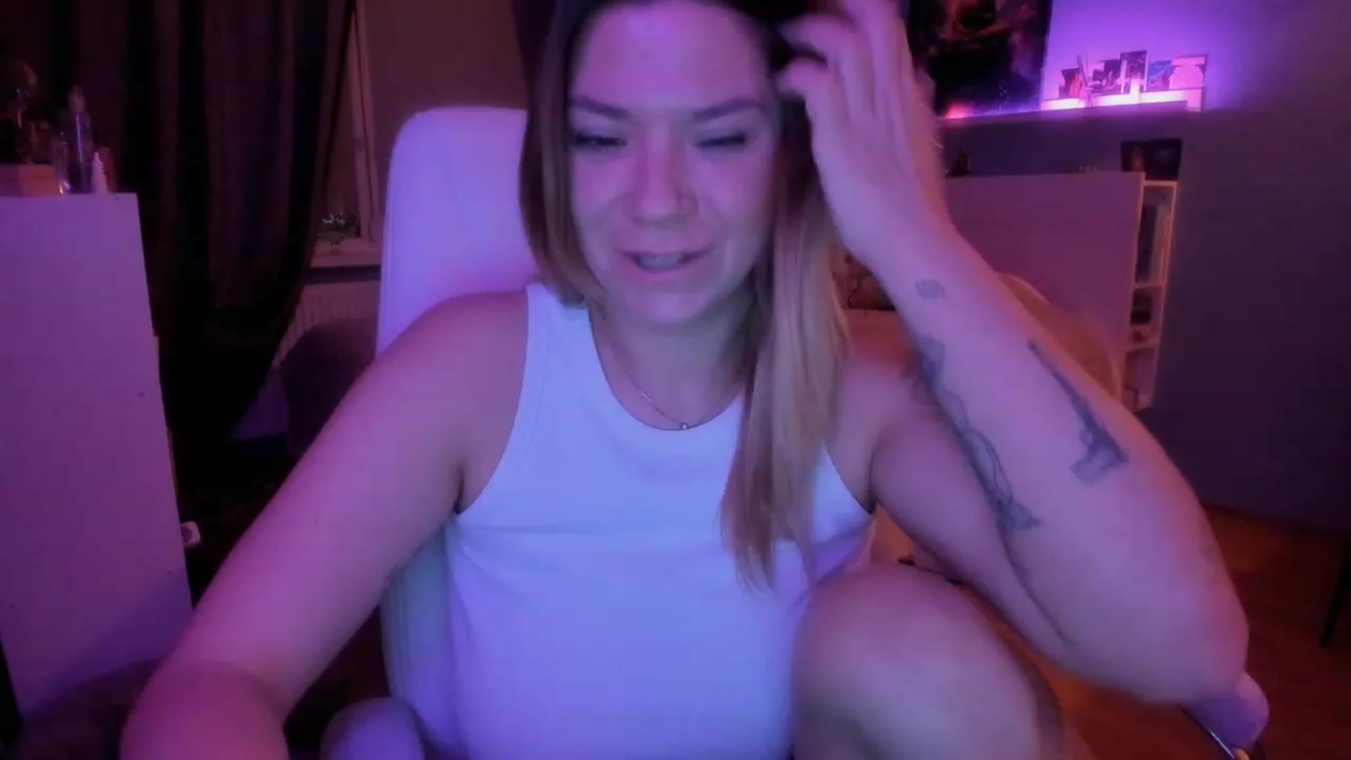 Gallery image thumbnail from NickyBlein's myfreecams stream on, 11/25/2023, 17:45 image 20 of 20