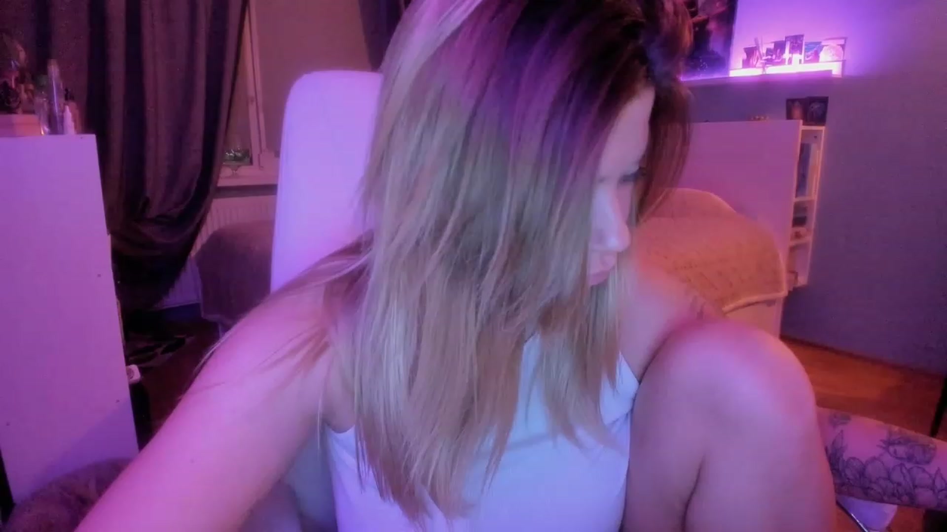 Gallery image thumbnail from NickyBlein's myfreecams stream on, 11/25/2023, 17:45 image 1 of 20