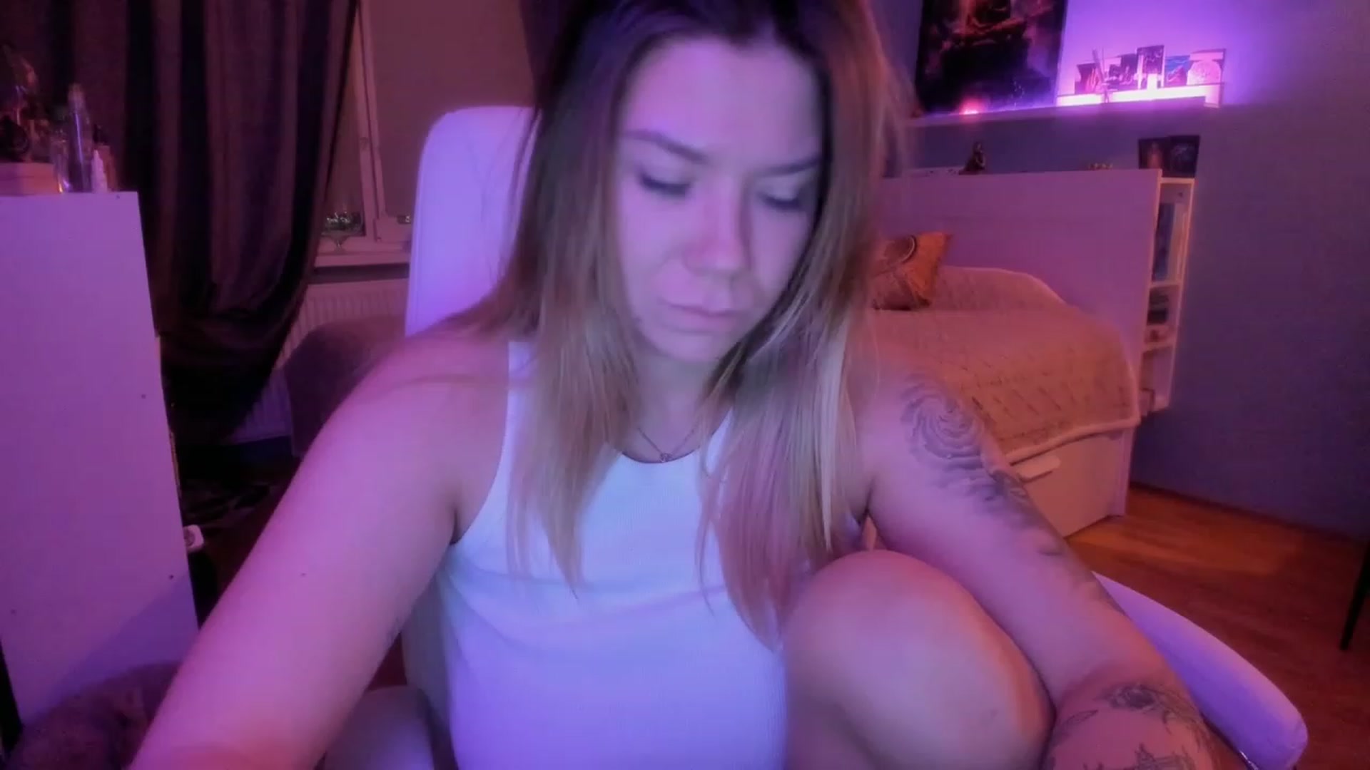 Gallery image thumbnail from NickyBlein's myfreecams stream on, 11/25/2023, 17:45 image 16 of 20