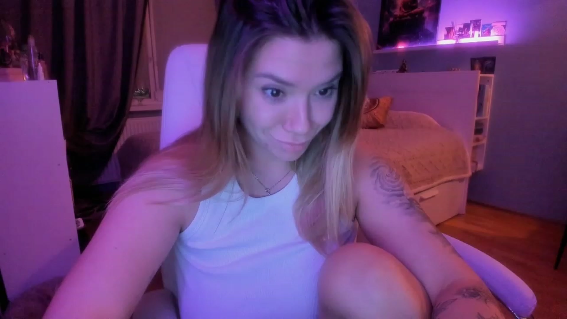 Gallery image thumbnail from NickyBlein's myfreecams stream on, 11/25/2023, 17:45 image 12 of 20