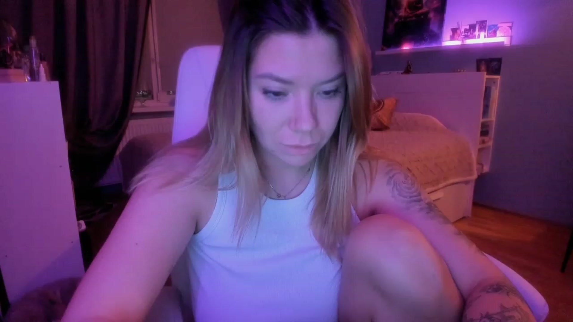 Gallery image thumbnail from NickyBlein's myfreecams stream on, 11/25/2023, 17:45 image 14 of 20