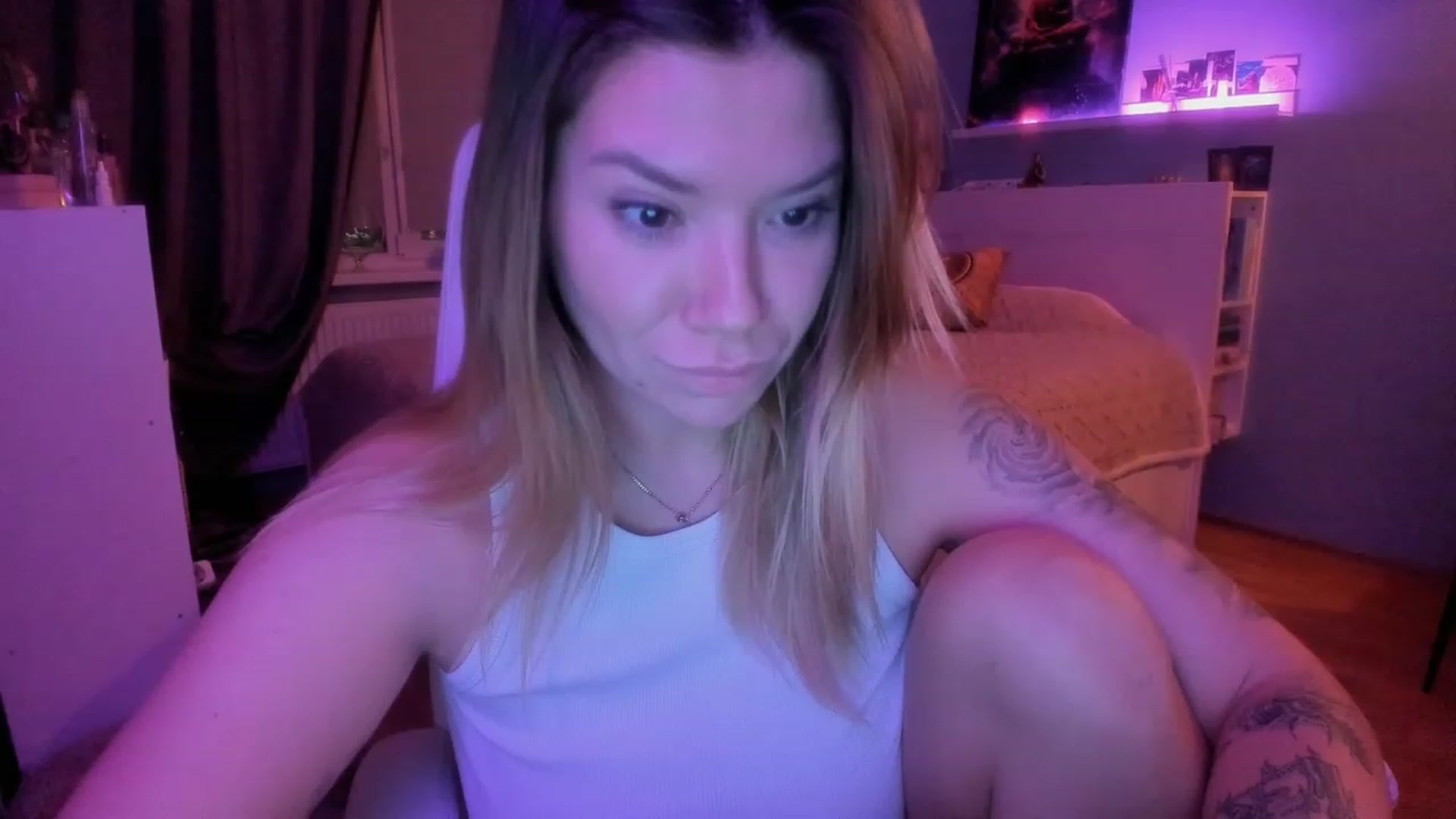 Gallery image thumbnail from NickyBlein's myfreecams stream on, 11/25/2023, 17:45 image 4 of 20