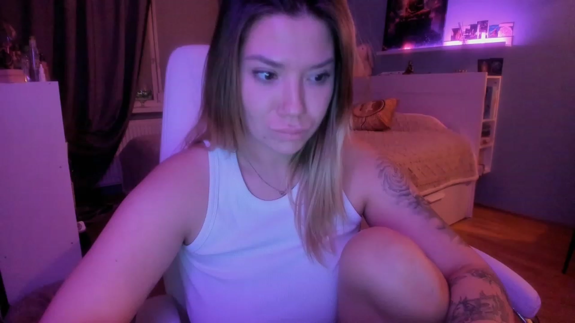 Gallery image thumbnail from NickyBlein's myfreecams stream on, 11/25/2023, 17:45 image 17 of 20