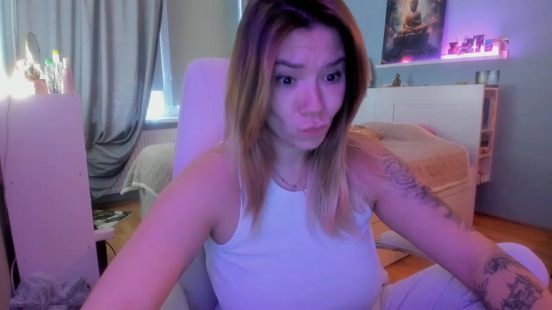 Gallery image thumbnail from NickyBlein's myfreecams stream on, 11/28/2023, 09:06 image 15 of 20