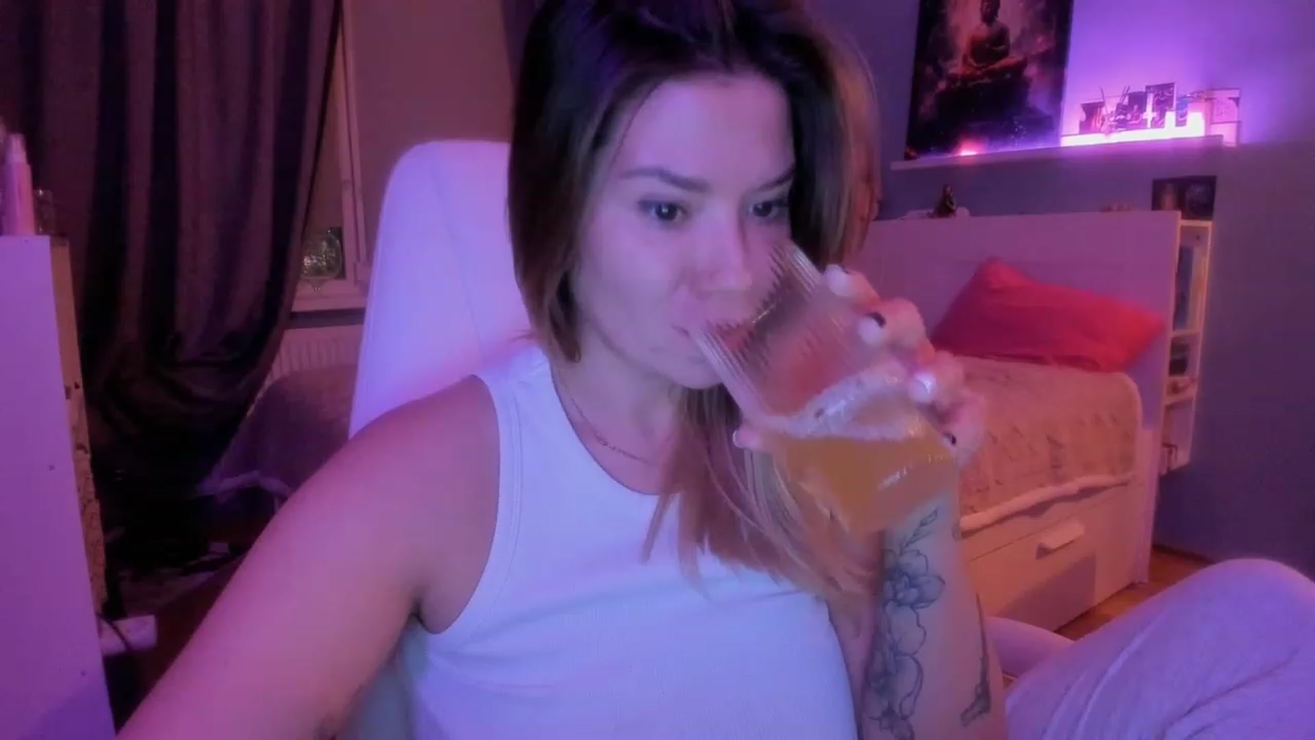 Gallery image thumbnail from NickyBlein's myfreecams stream on, 11/28/2023, 18:16 image 17 of 20