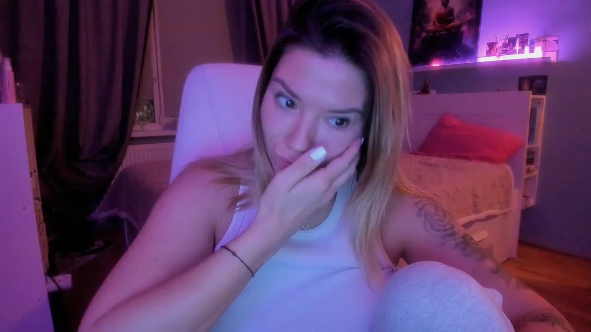 Gallery image thumbnail from NickyBlein's myfreecams stream on, 11/28/2023, 18:16 image 19 of 20