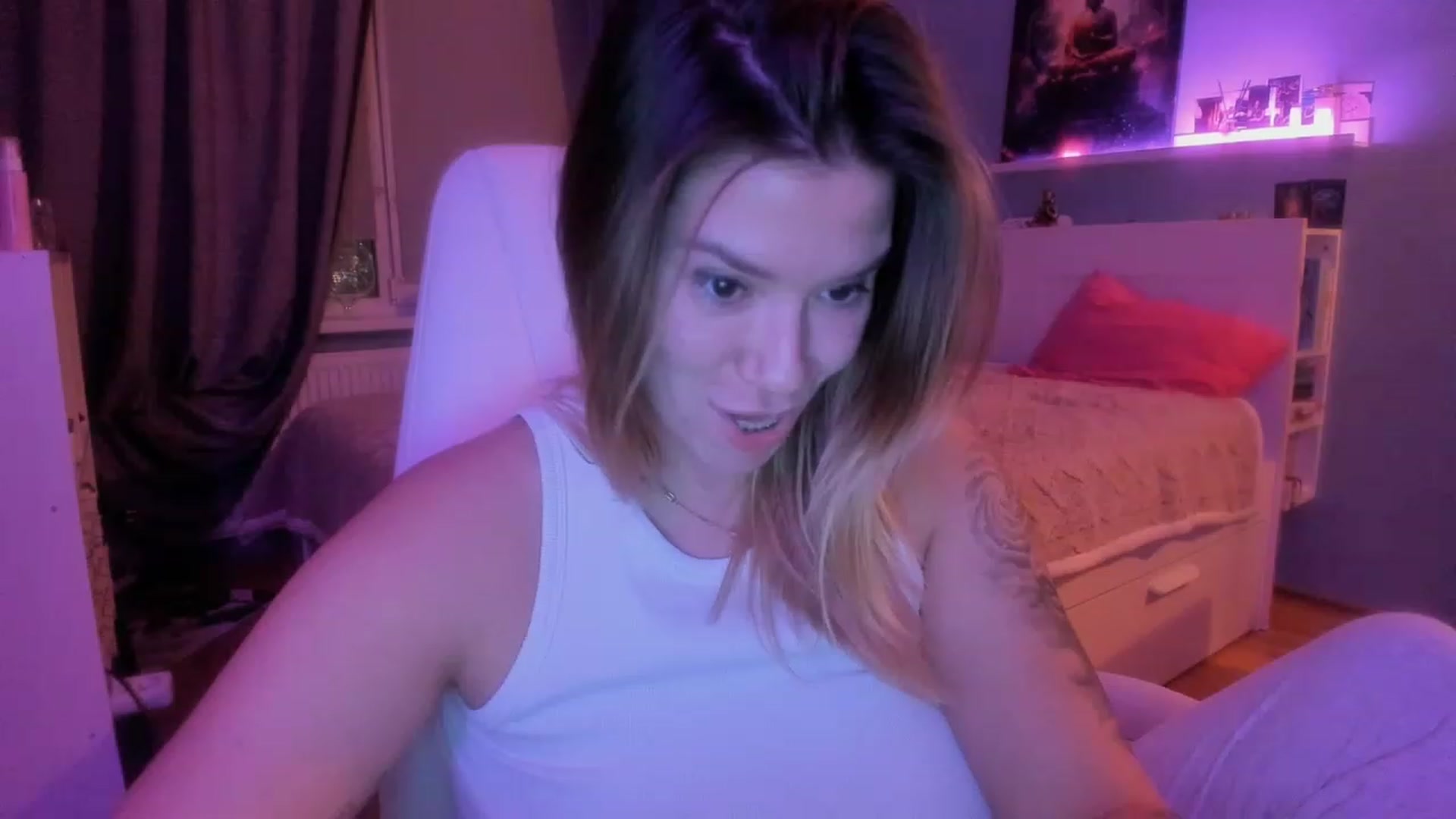 Gallery image thumbnail from NickyBlein's myfreecams stream on, 11/28/2023, 18:16 image 18 of 20