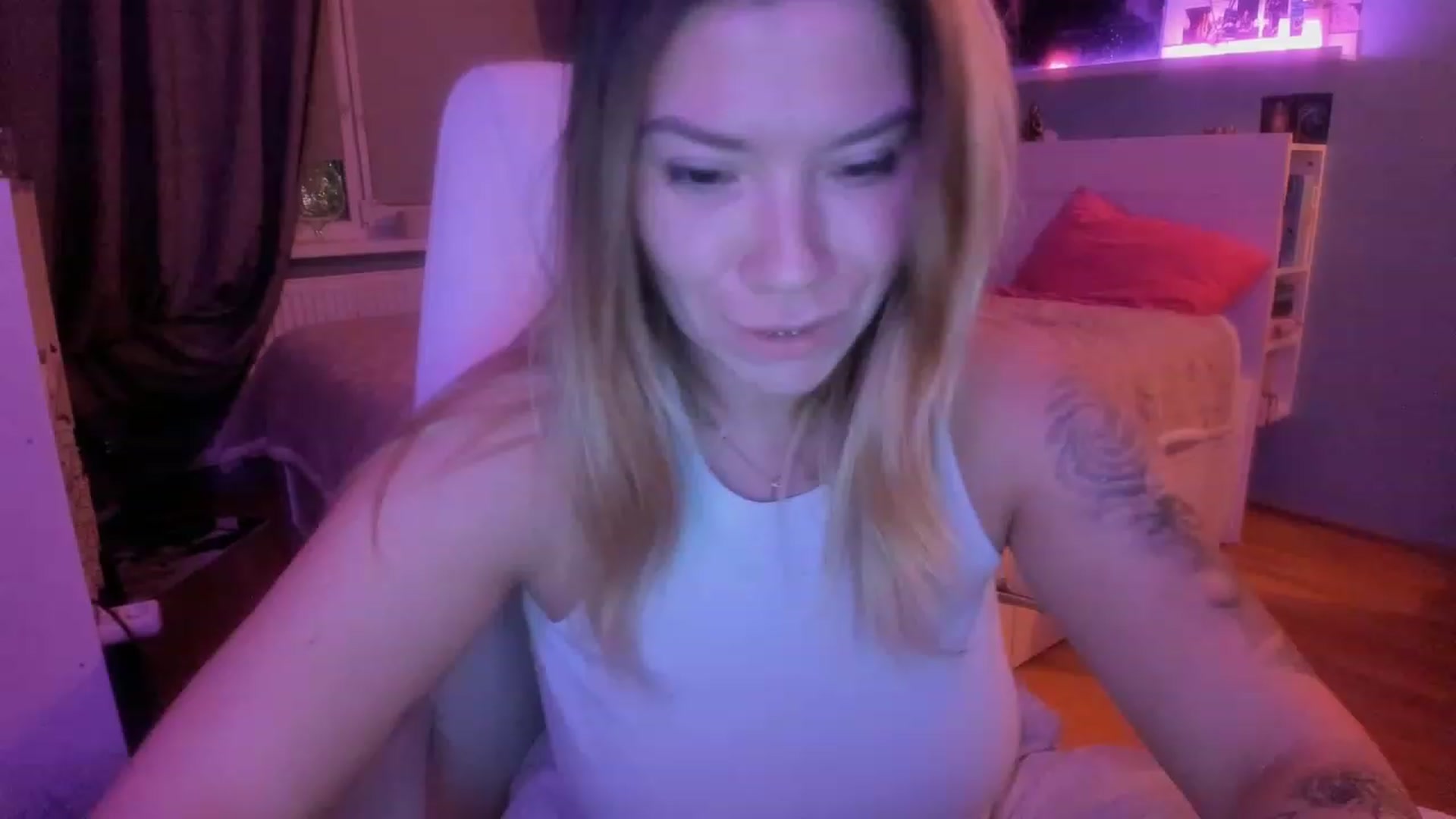 Gallery image thumbnail from NickyBlein's myfreecams stream on, 11/28/2023, 18:16 image 1 of 20