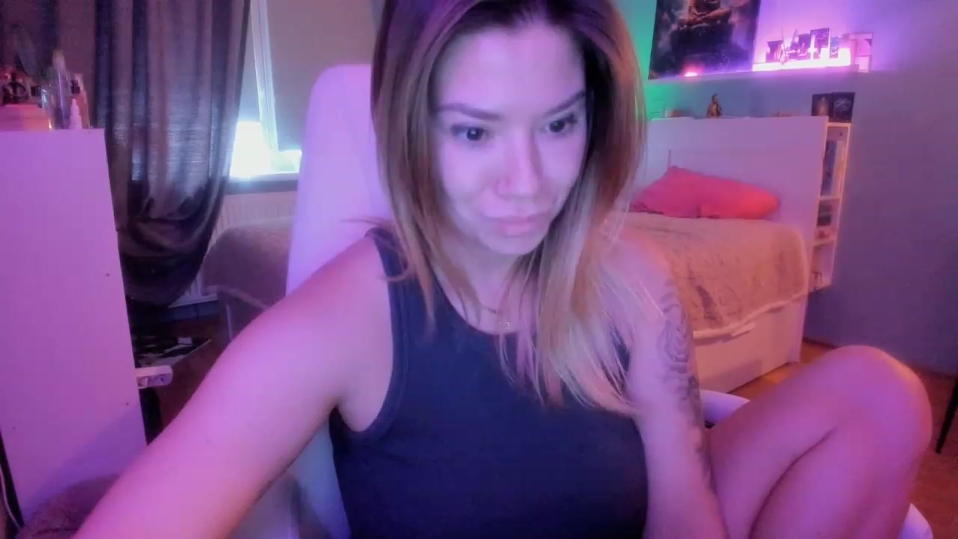 Gallery image thumbnail from NickyBlein's myfreecams stream on, 12/01/2023, 11:03 image 20 of 20