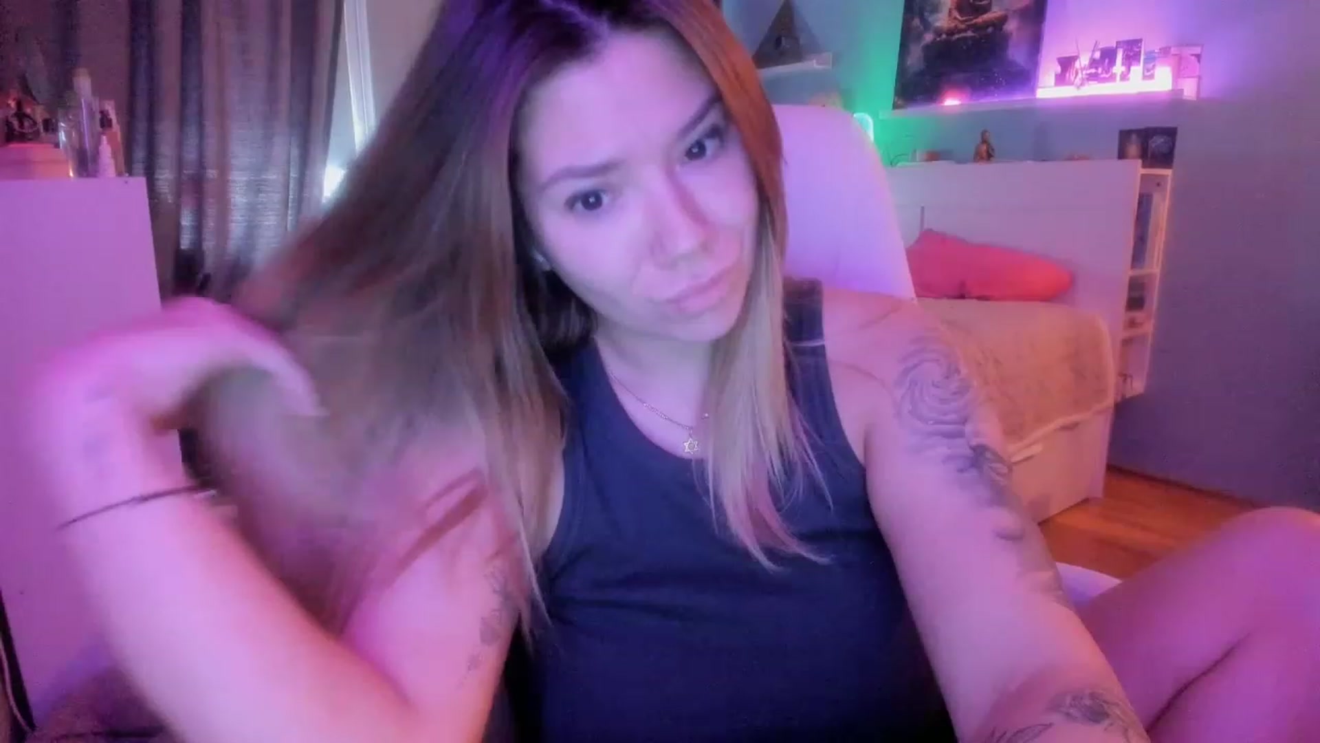 Gallery image thumbnail from NickyBlein's myfreecams stream on, 12/01/2023, 11:03 image 3 of 20