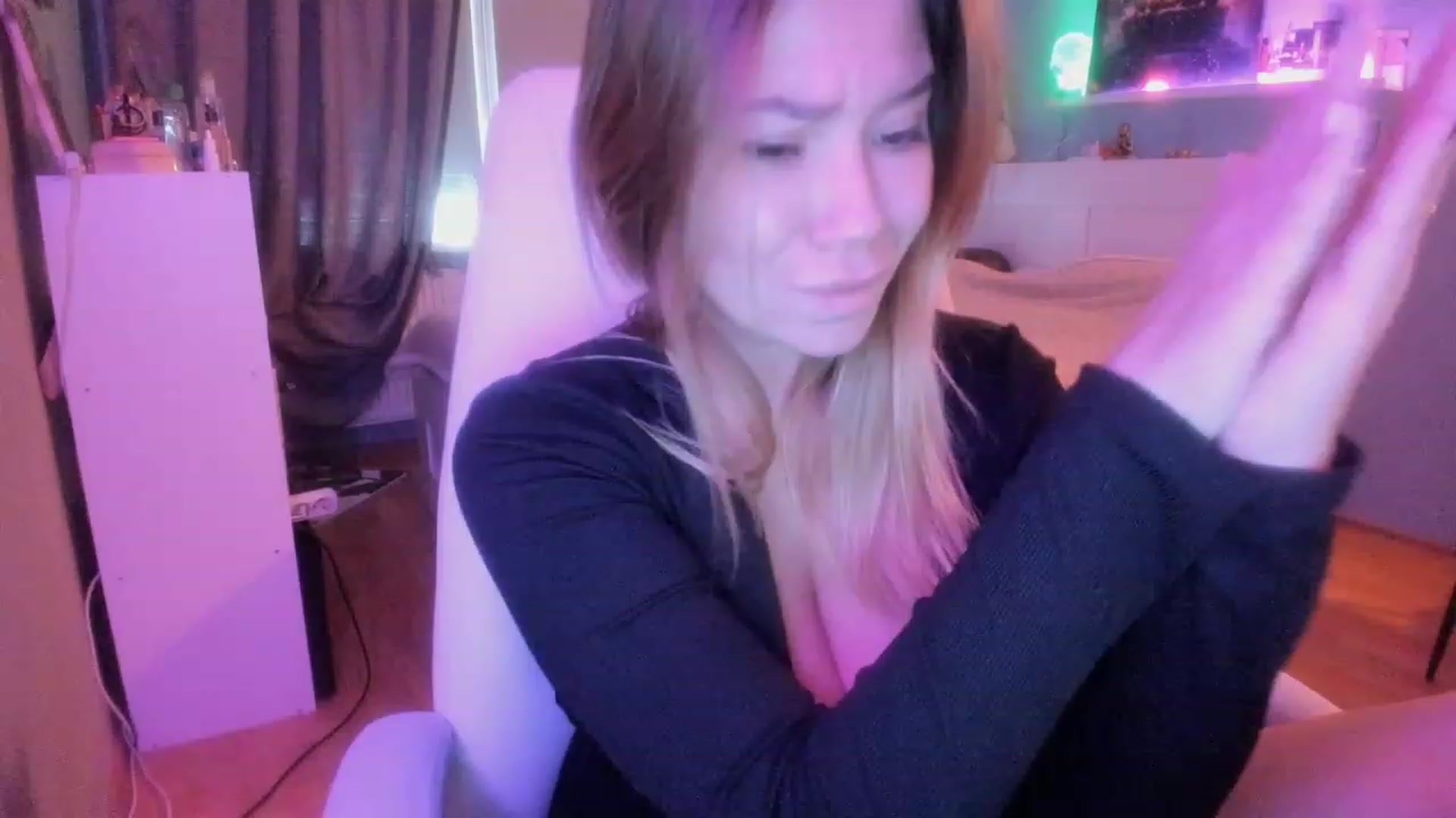 Gallery image thumbnail from NickyBlein's myfreecams stream on, 12/02/2023, 08:51 image 20 of 20