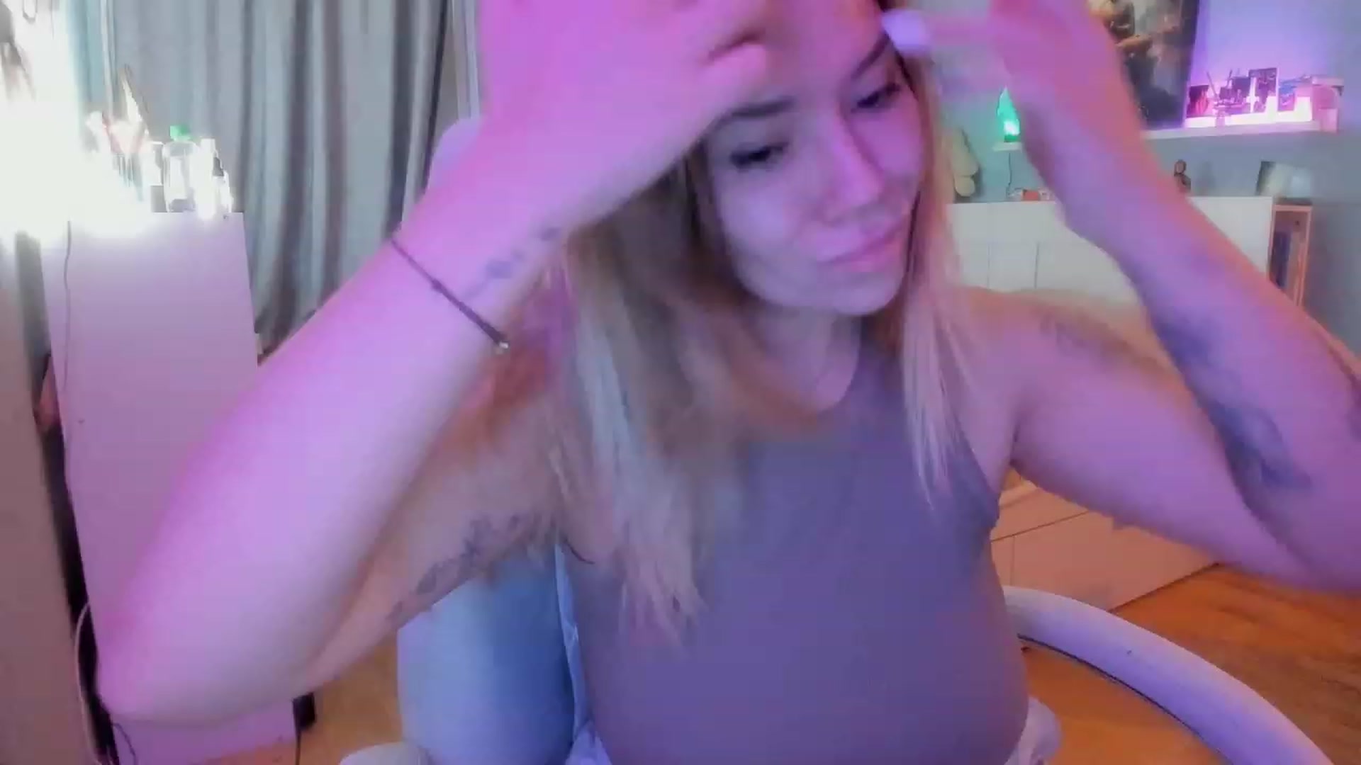 Gallery image thumbnail from NickyBlein's myfreecams stream on, 12/05/2023, 08:52 image 19 of 20