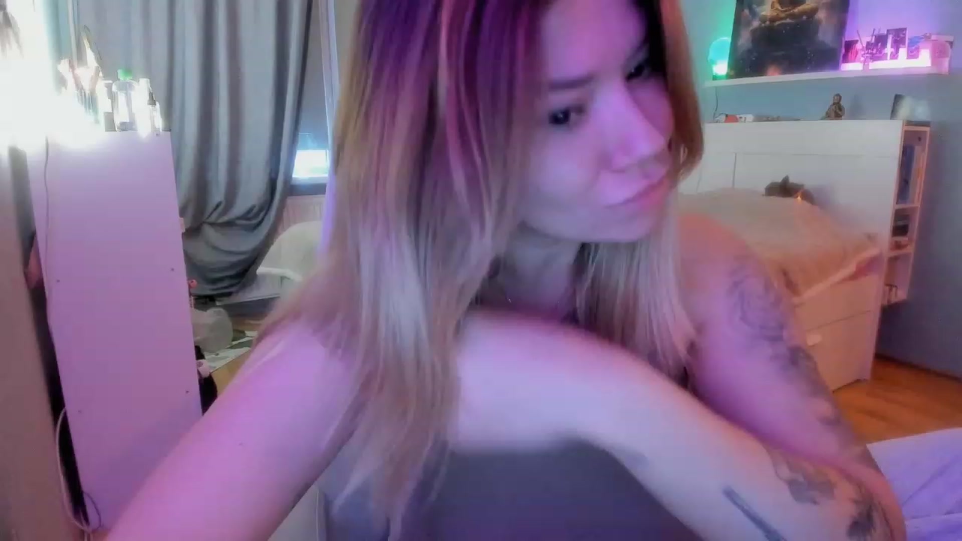 Gallery image thumbnail from NickyBlein's myfreecams stream on, 12/05/2023, 08:52 image 14 of 20