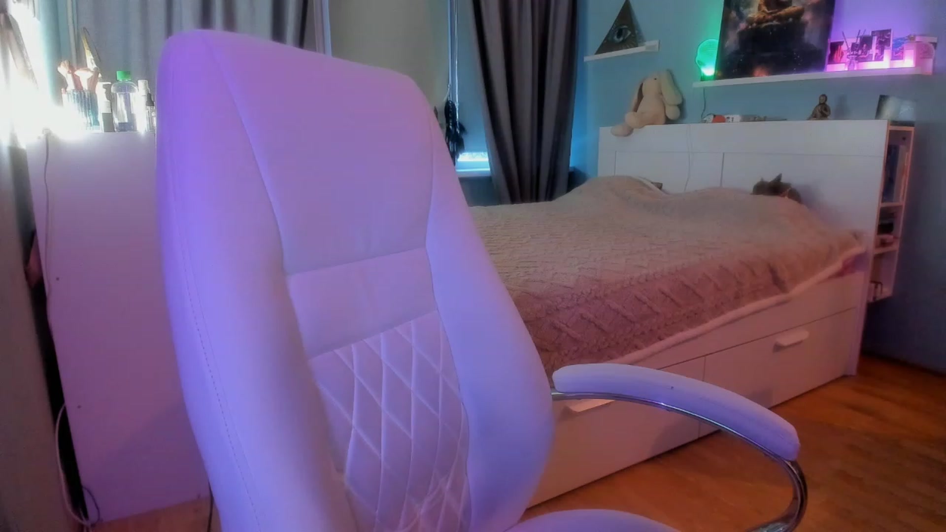 Gallery image thumbnail from NickyBlein's myfreecams stream on, 12/05/2023, 08:52 image 15 of 20