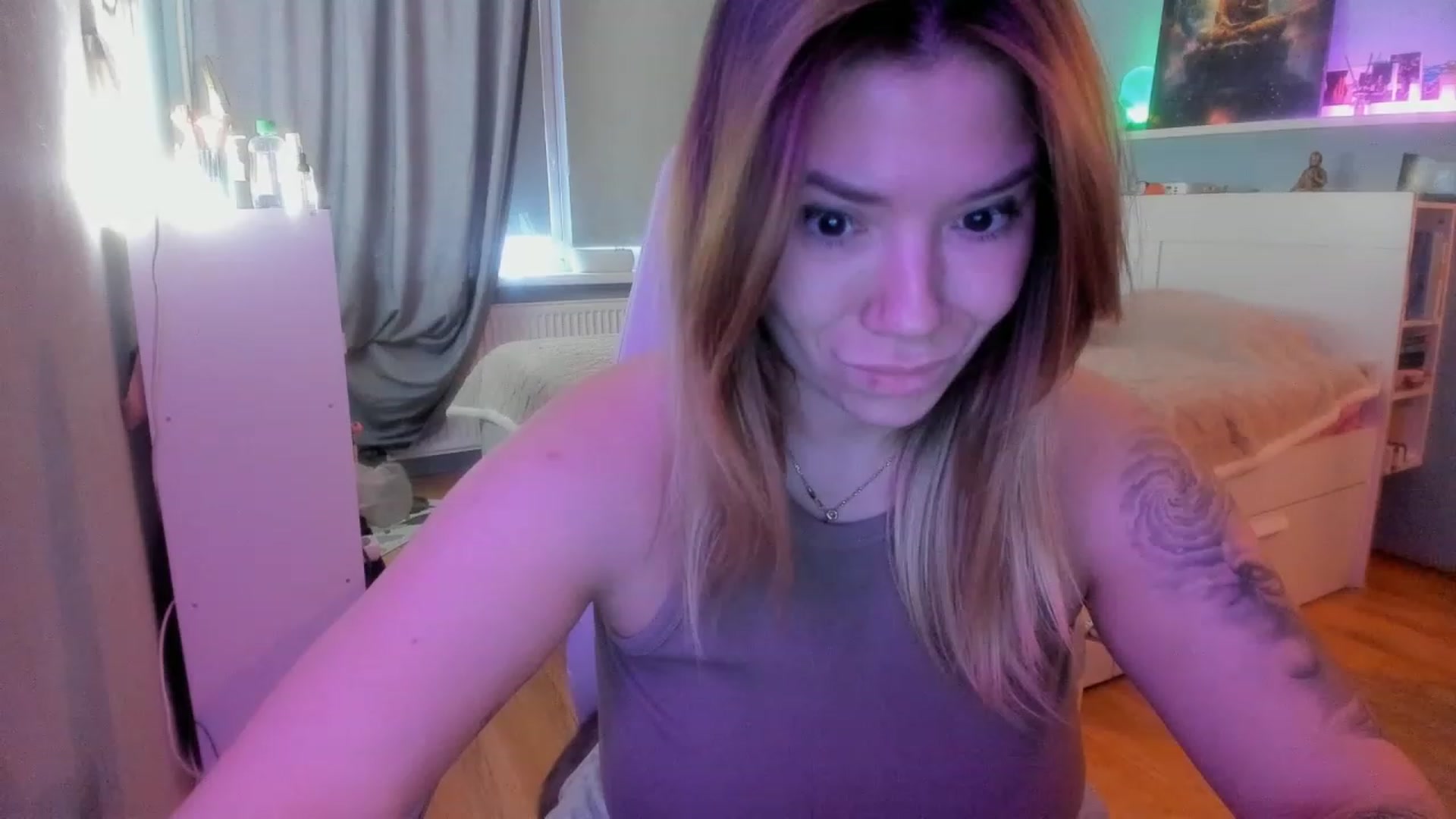 Gallery image thumbnail from NickyBlein's myfreecams stream on, 12/05/2023, 09:29 image 6 of 20