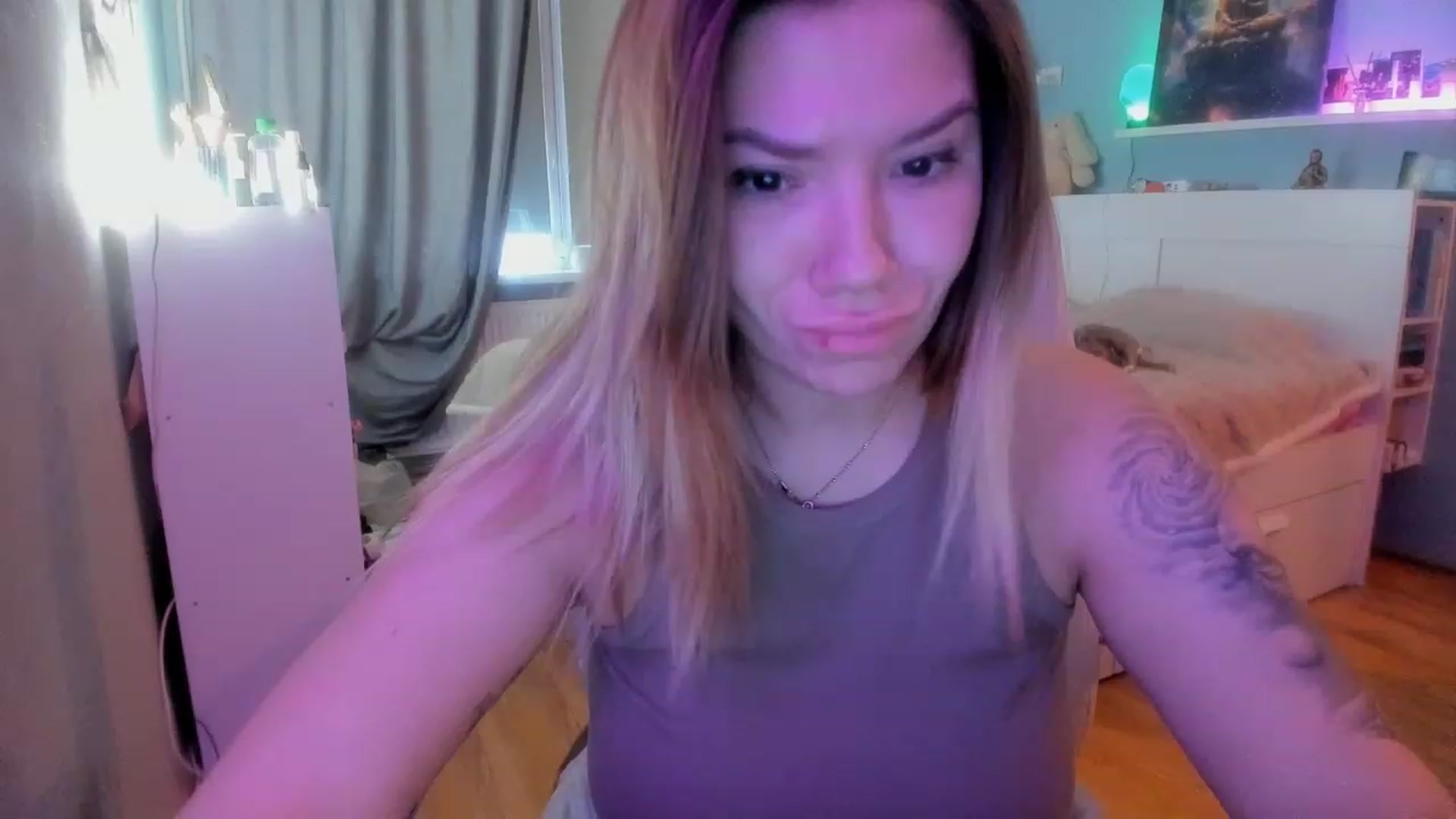 Gallery image thumbnail from NickyBlein's myfreecams stream on, 12/05/2023, 09:29 image 3 of 20