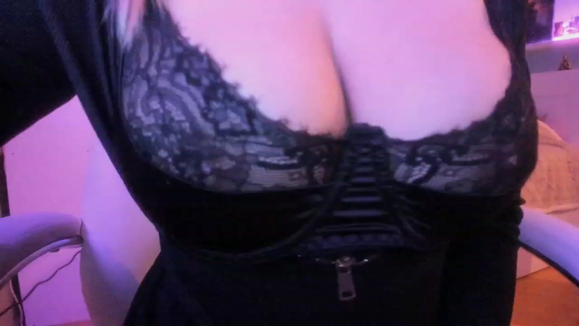 Gallery image thumbnail from NickyBlein's myfreecams stream on, 12/06/2023, 17:45 image 12 of 20