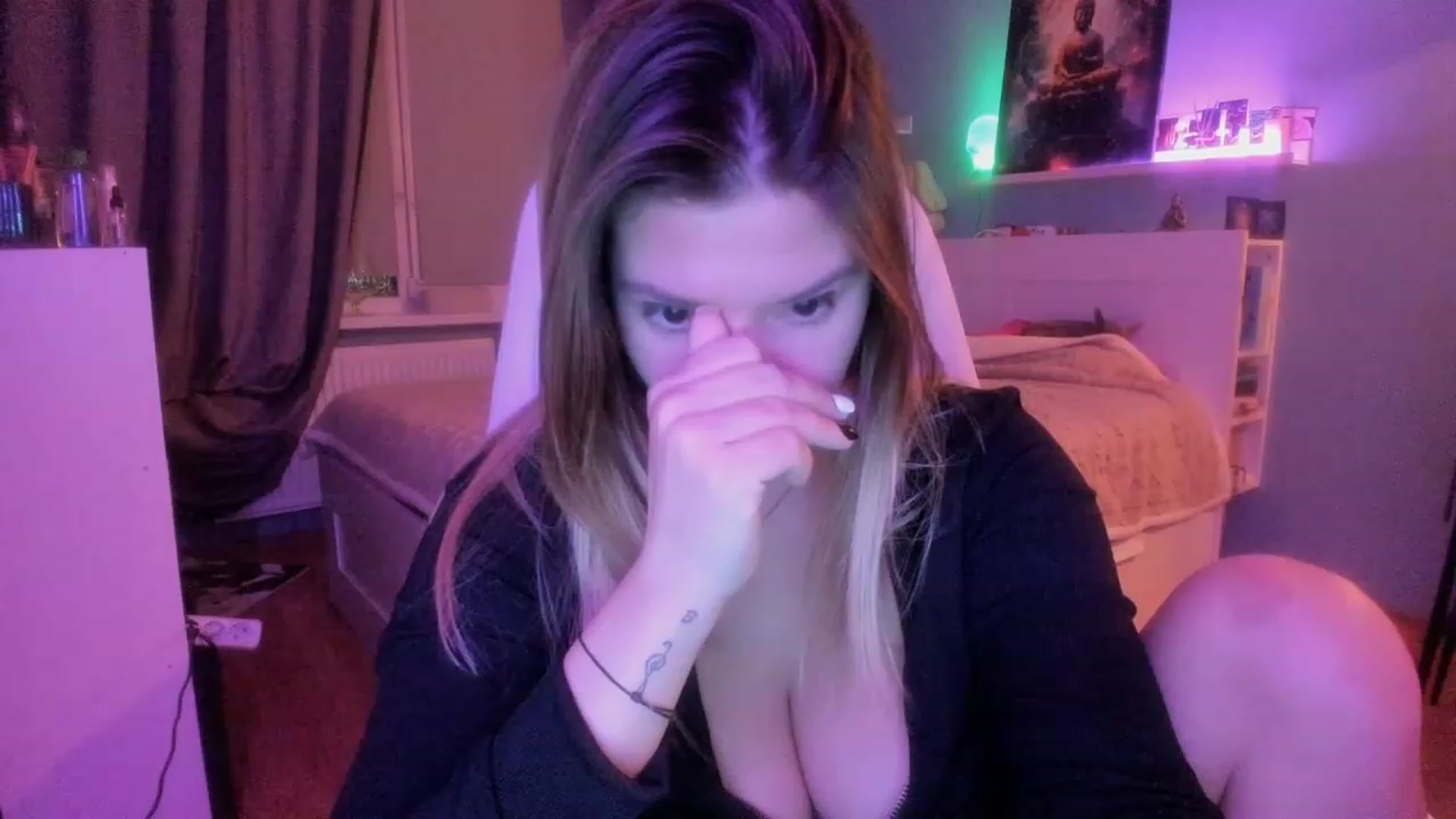 Gallery image thumbnail from NickyBlein's myfreecams stream on, 12/06/2023, 17:45 image 10 of 20