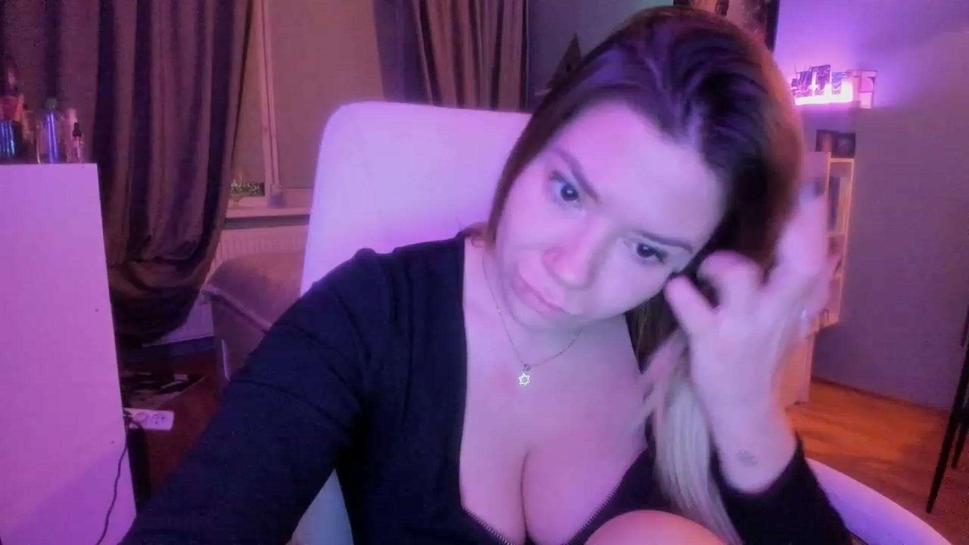 Gallery image thumbnail from NickyBlein's myfreecams stream on, 12/06/2023, 17:45 image 6 of 20