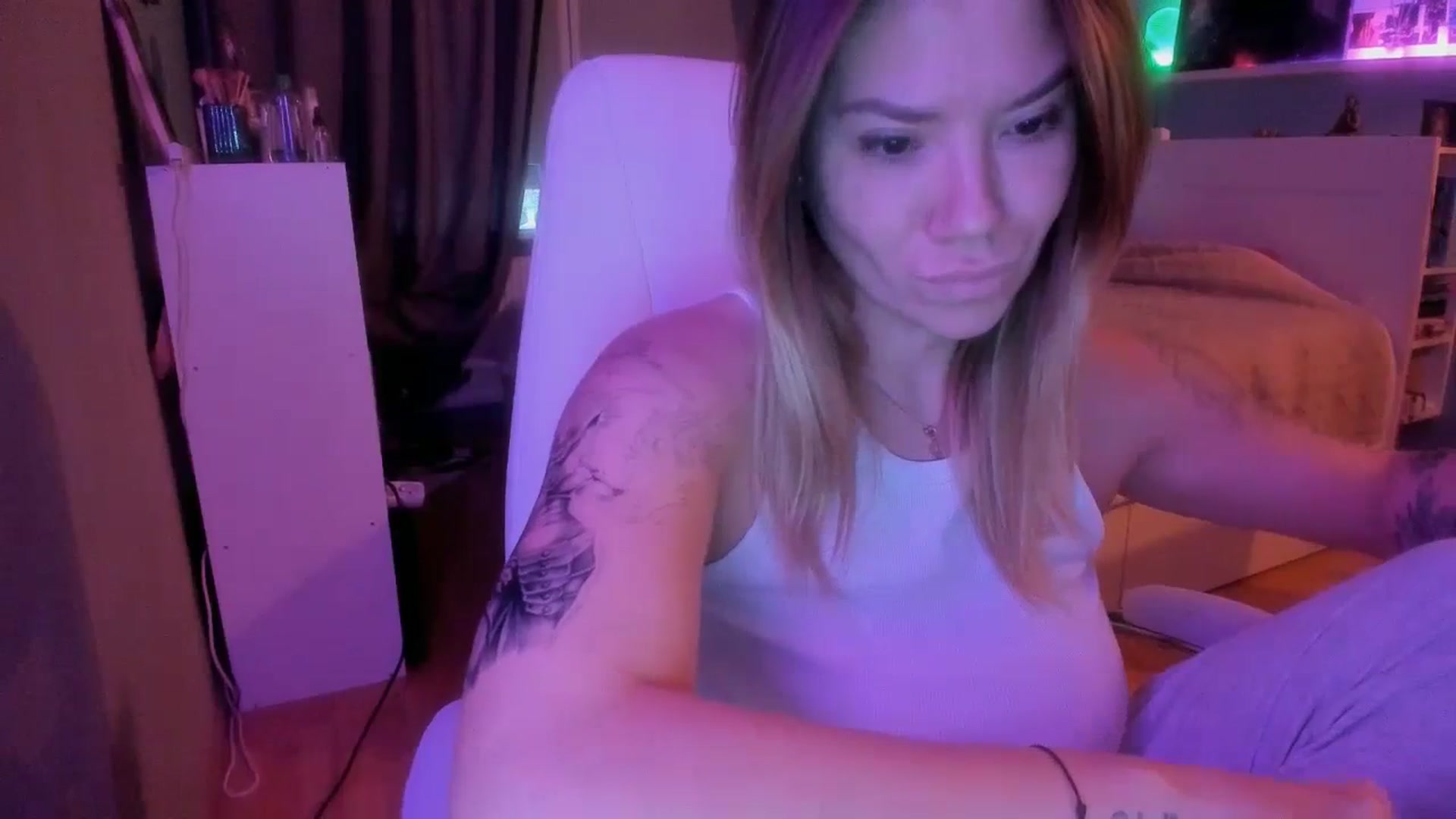 Gallery image thumbnail from NickyBlein's myfreecams stream on, 12/08/2023, 12:38 image 5 of 20