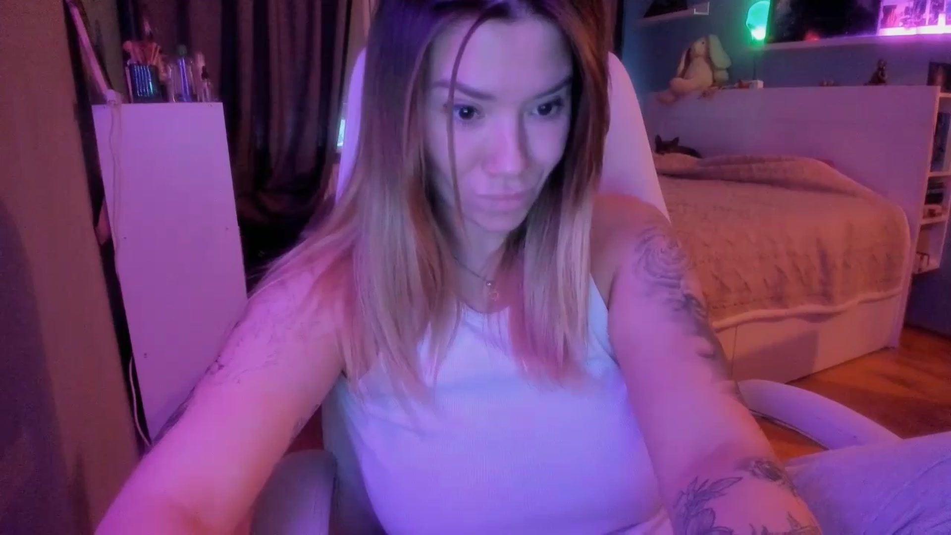 Gallery image thumbnail from NickyBlein's myfreecams stream on, 12/08/2023, 12:38 image 10 of 20