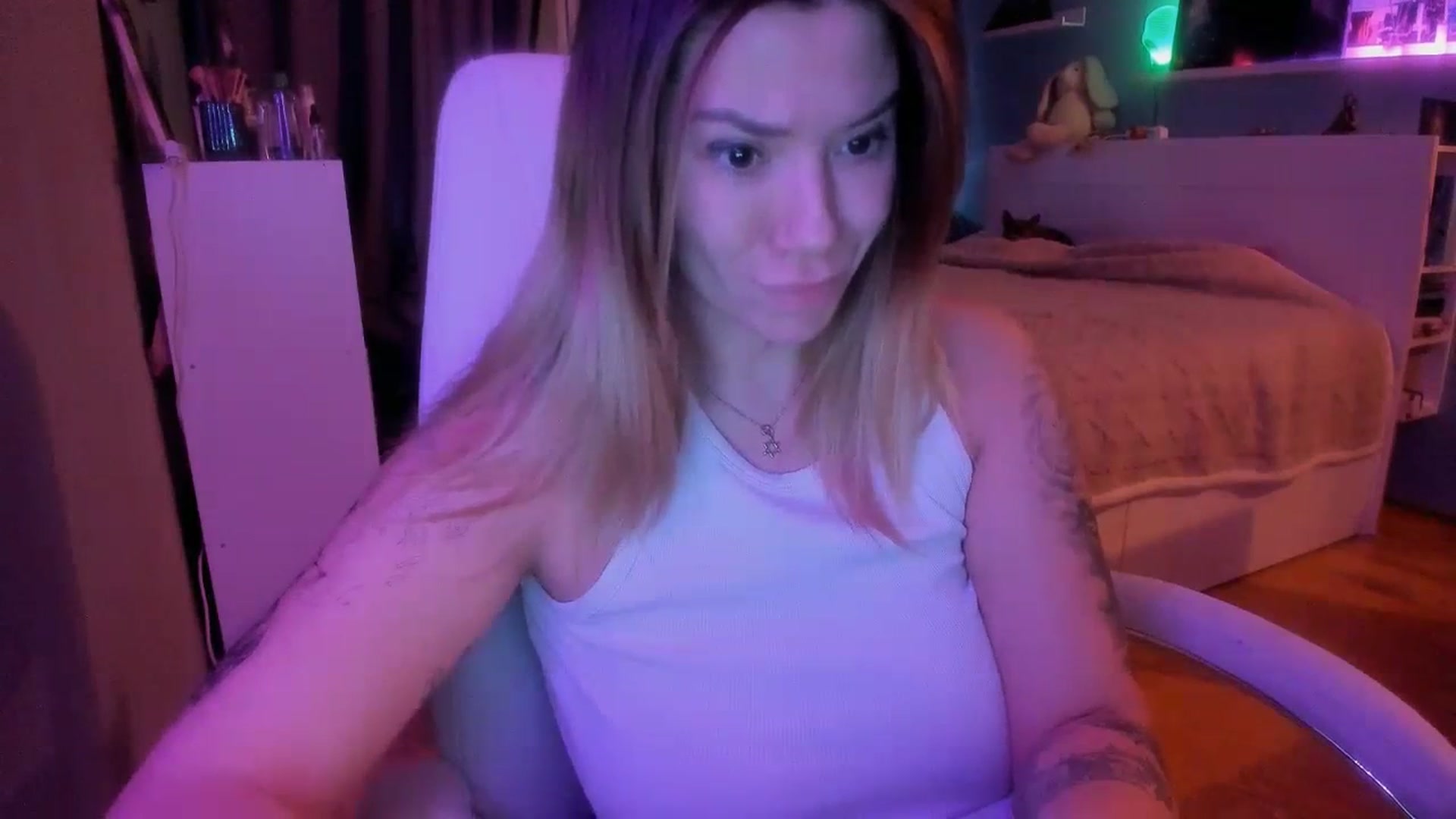 Gallery image thumbnail from NickyBlein's myfreecams stream on, 12/08/2023, 12:38 image 16 of 20