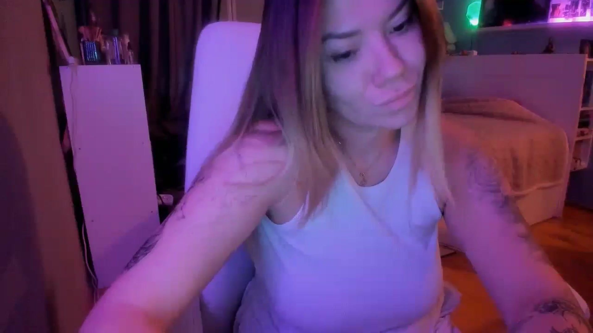 Gallery image thumbnail from NickyBlein's myfreecams stream on, 12/08/2023, 12:38 image 13 of 20