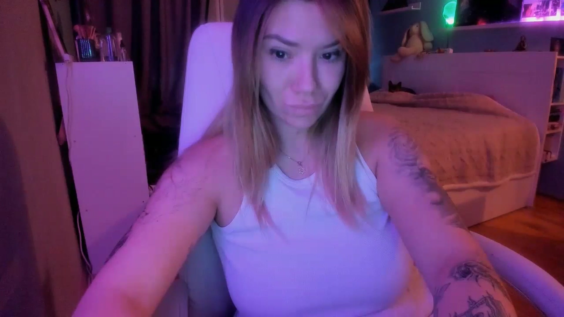 Gallery image thumbnail from NickyBlein's myfreecams stream on, 12/08/2023, 12:38 image 20 of 20