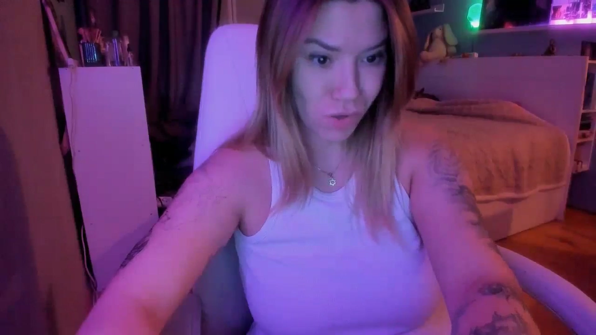 Gallery image thumbnail from NickyBlein's myfreecams stream on, 12/08/2023, 12:38 image 19 of 20