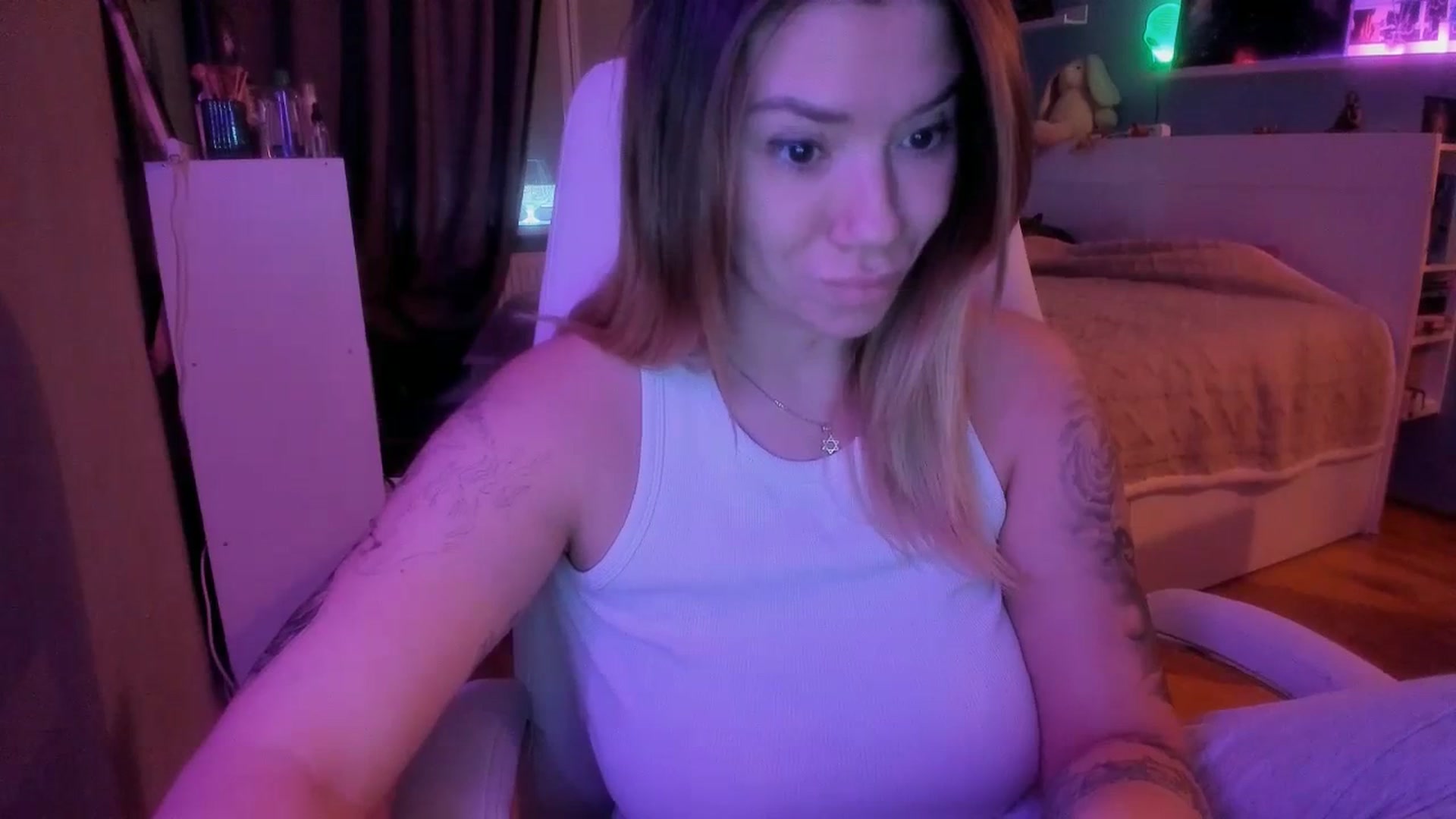 Gallery image thumbnail from NickyBlein's myfreecams stream on, 12/08/2023, 12:38 image 2 of 20