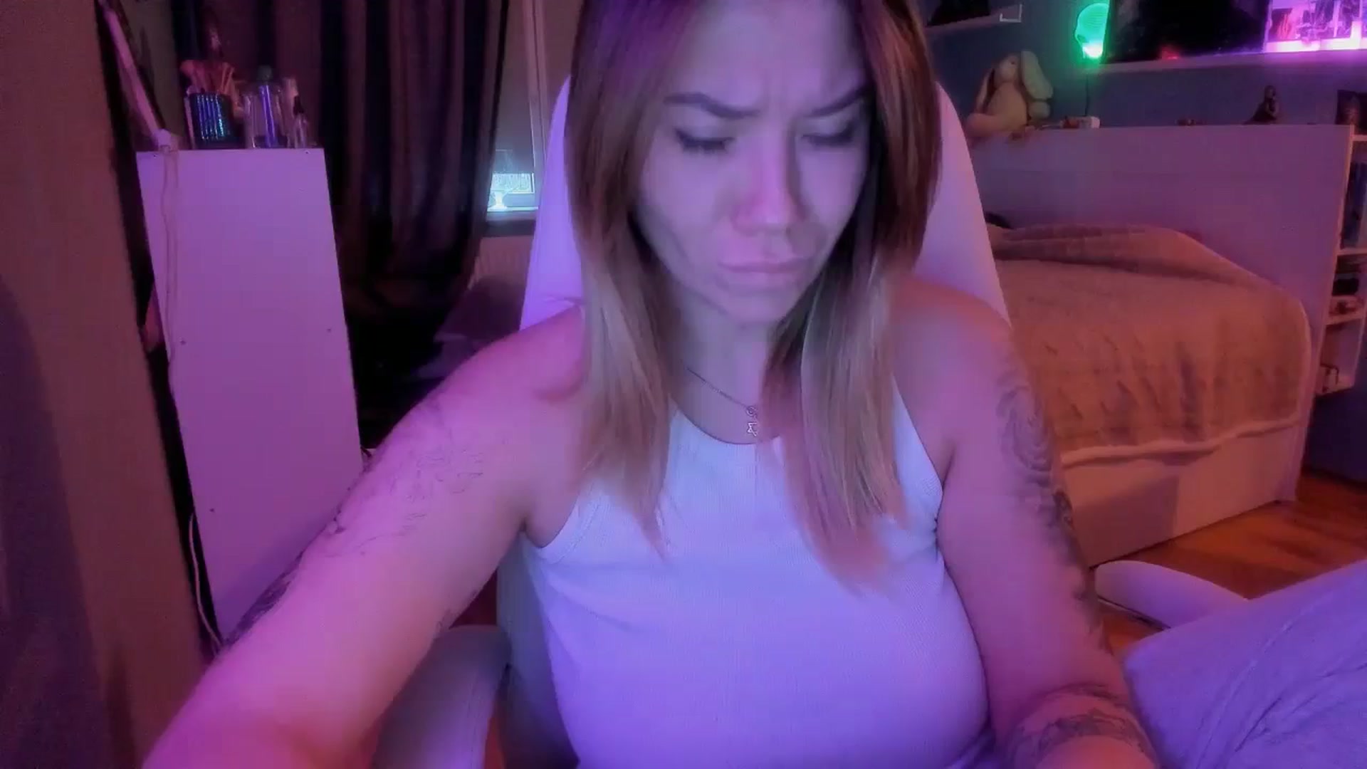 Gallery image thumbnail from NickyBlein's myfreecams stream on, 12/08/2023, 12:38 image 6 of 20