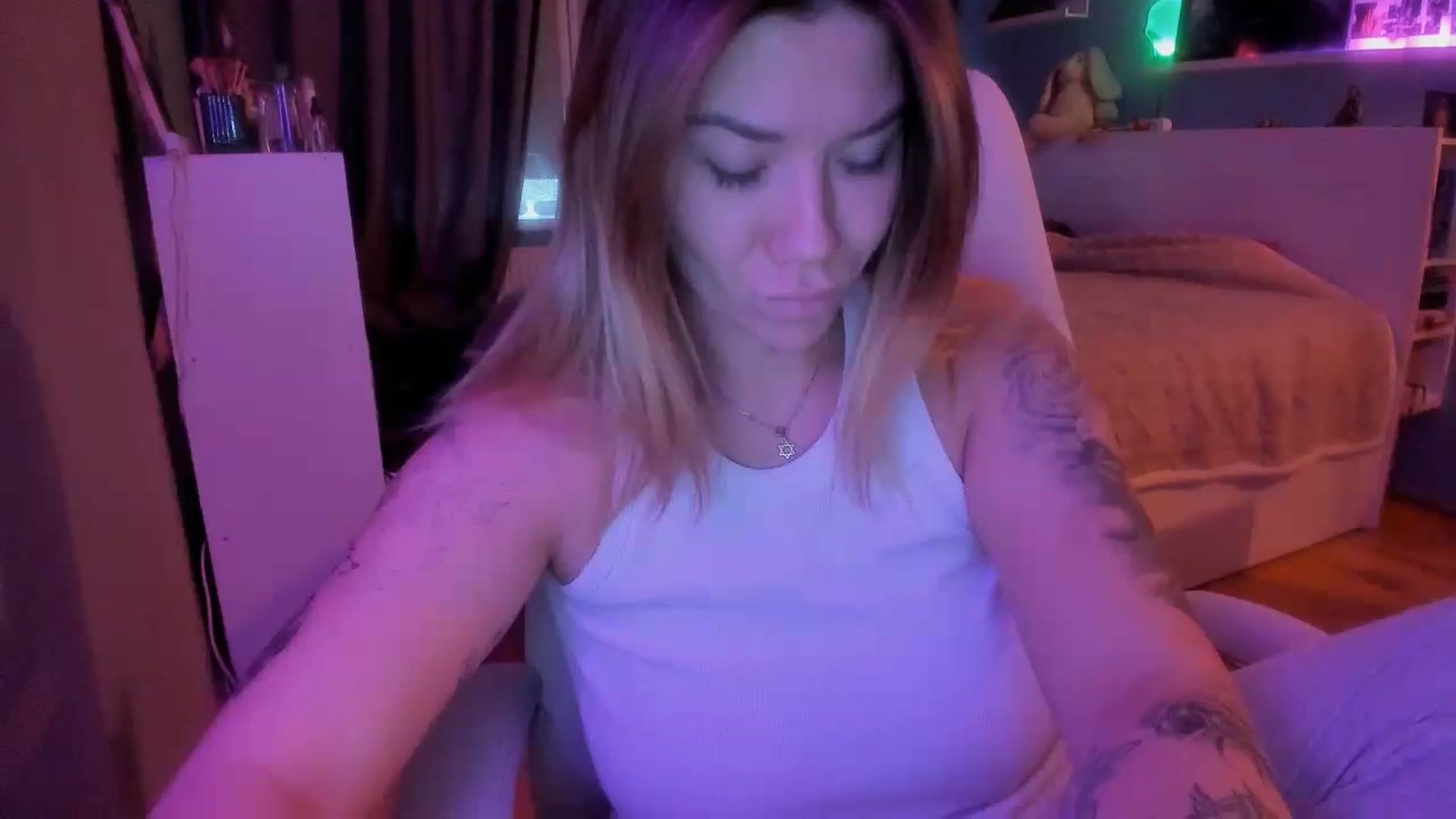 Gallery image thumbnail from NickyBlein's myfreecams stream on, 12/08/2023, 12:38 image 7 of 20
