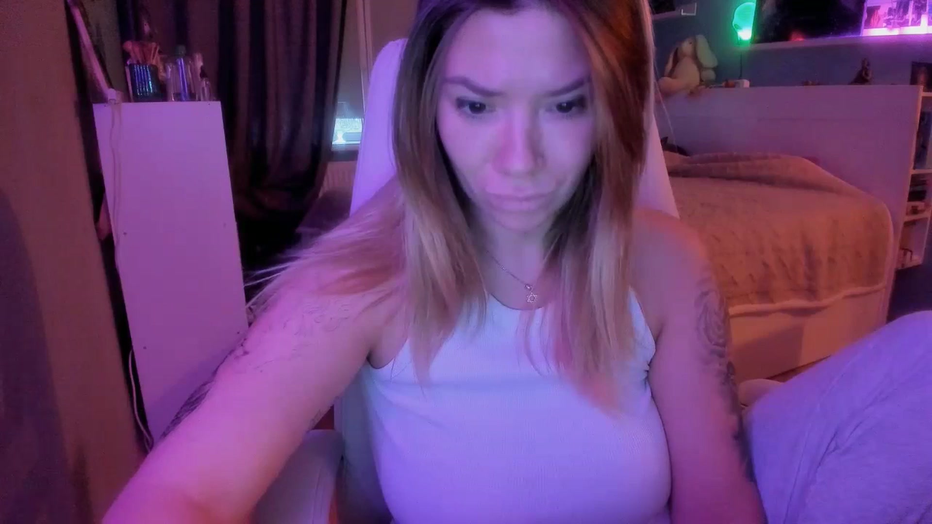 Gallery image thumbnail from NickyBlein's myfreecams stream on, 12/08/2023, 12:38 image 4 of 20