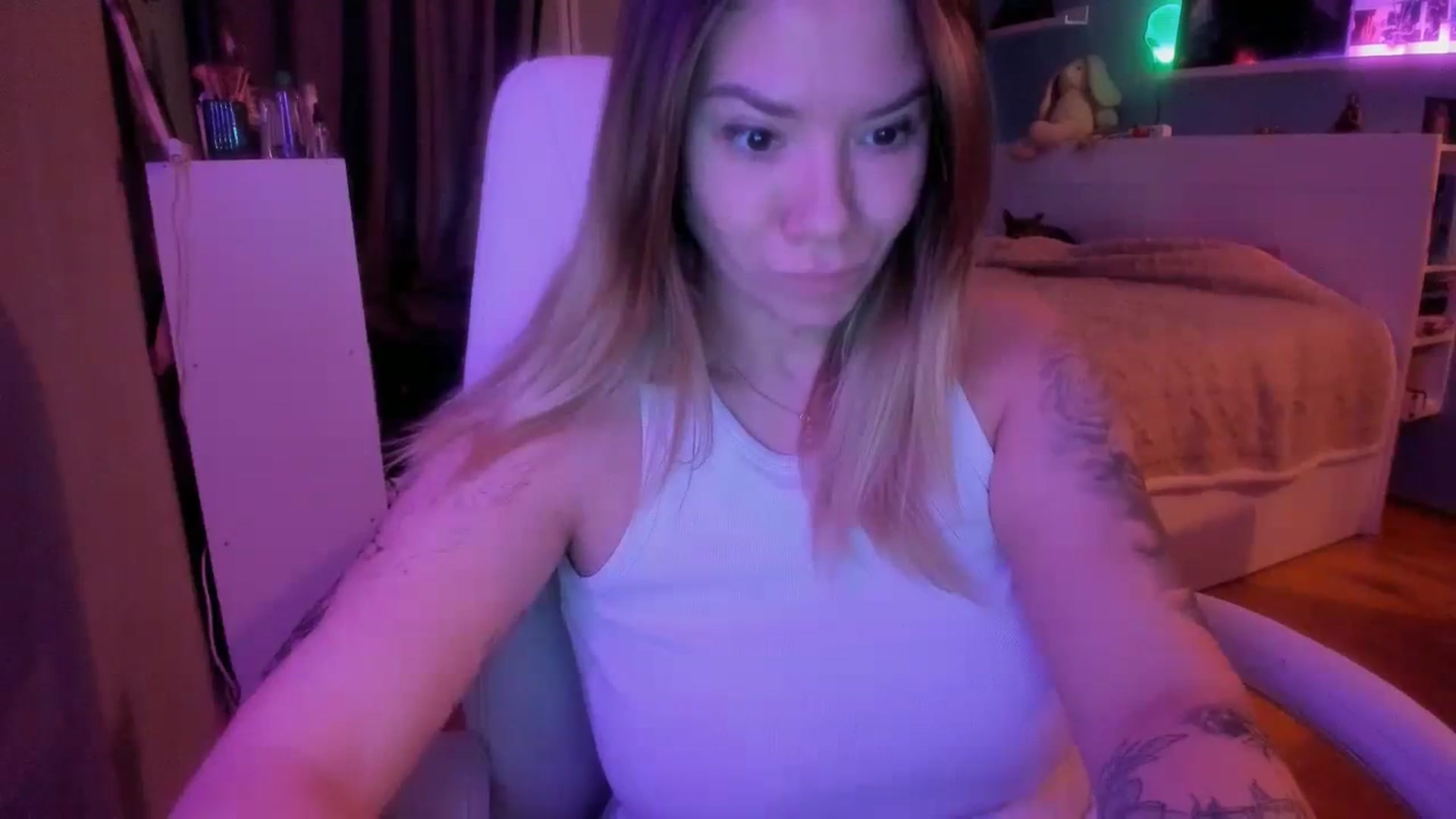 Gallery image thumbnail from NickyBlein's myfreecams stream on, 12/08/2023, 12:38 image 14 of 20