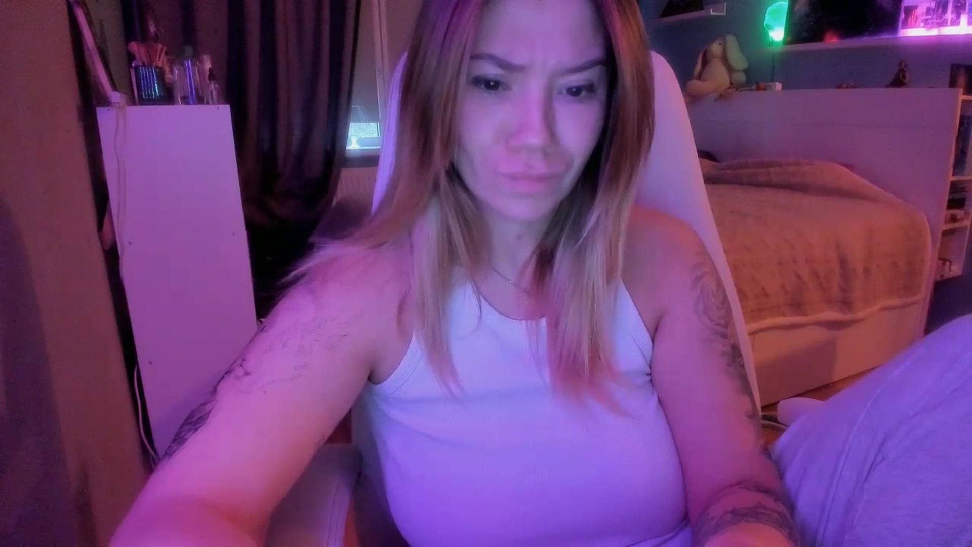 Gallery image thumbnail from NickyBlein's myfreecams stream on, 12/08/2023, 12:38 image 9 of 20