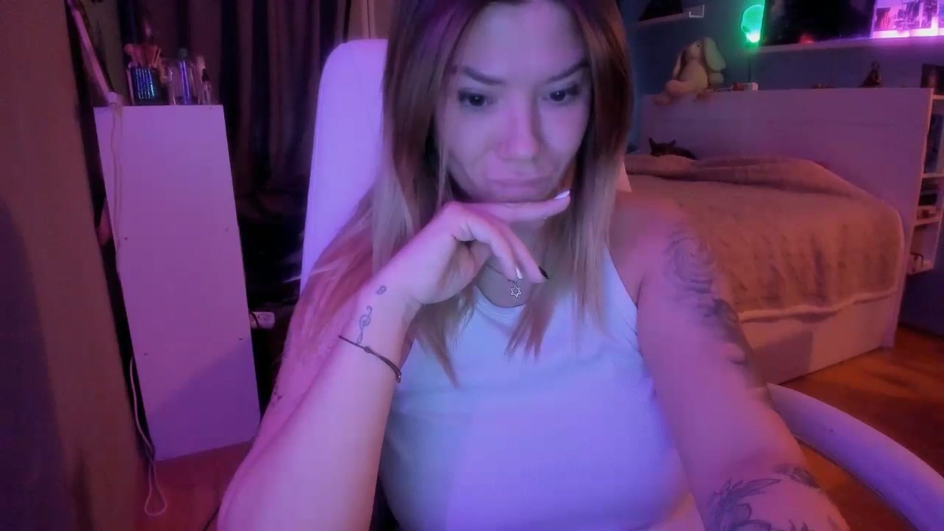 Gallery image thumbnail from NickyBlein's myfreecams stream on, 12/08/2023, 12:38 image 15 of 20