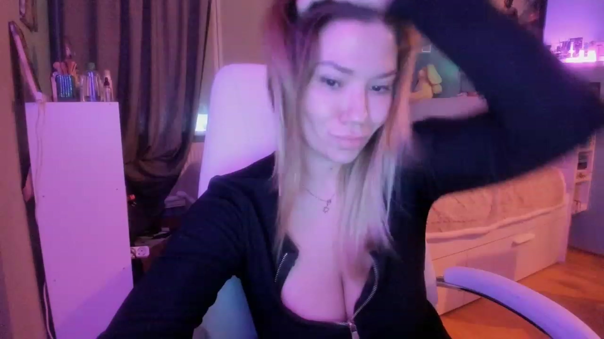 Gallery image thumbnail from NickyBlein's myfreecams stream on, 12/09/2023, 12:39 image 14 of 20