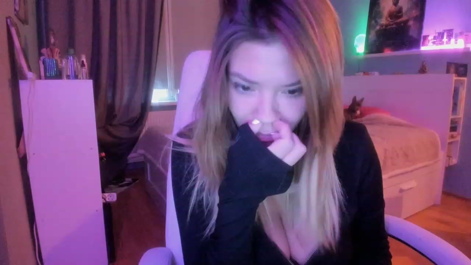 Gallery image thumbnail from NickyBlein's myfreecams stream on, 12/09/2023, 12:39 image 11 of 20
