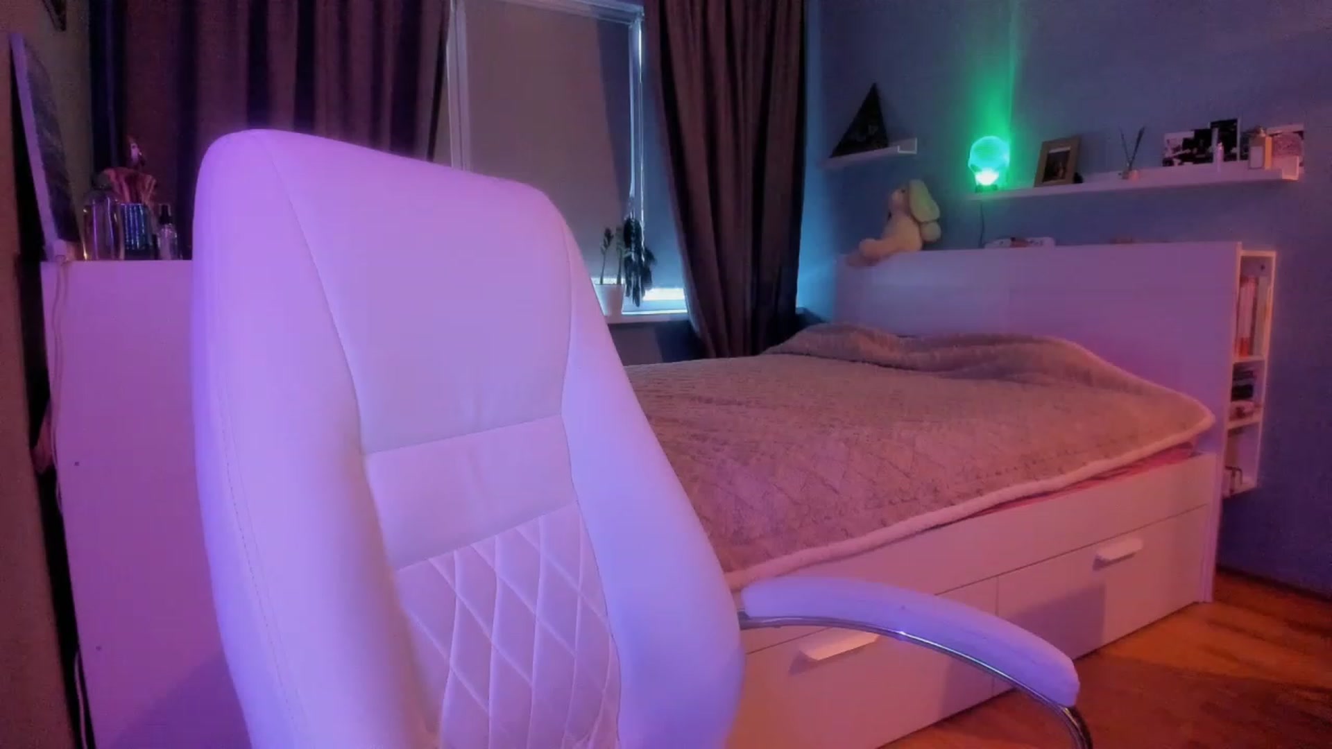 Gallery image thumbnail from NickyBlein's myfreecams stream on, 12/12/2023, 08:22 image 2 of 20