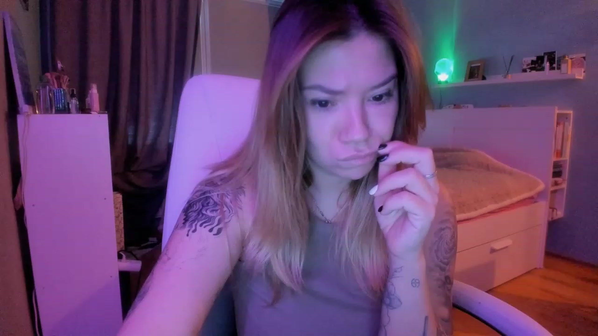 Gallery image thumbnail from NickyBlein's myfreecams stream on, 12/12/2023, 08:22 image 7 of 20