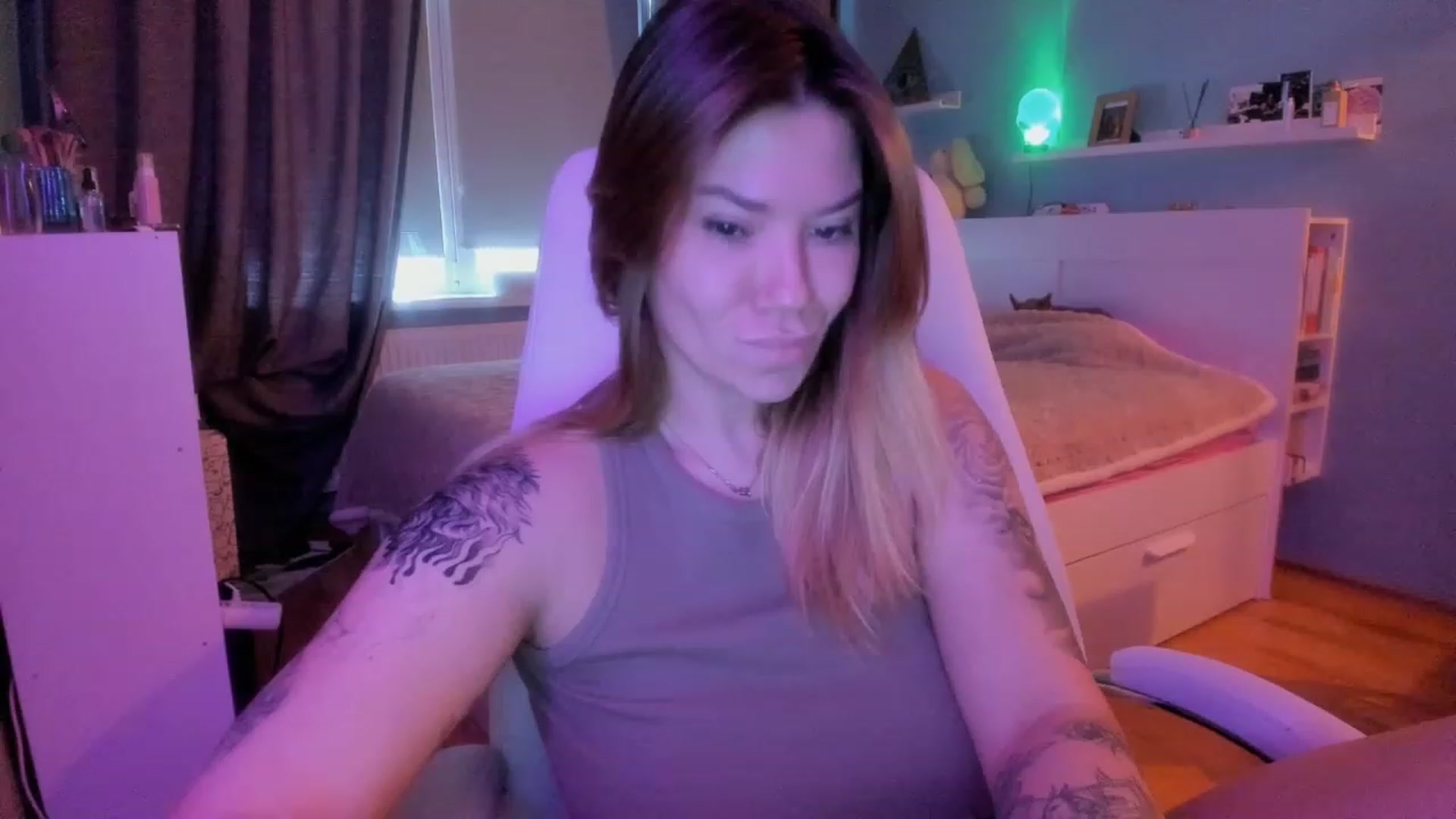 Gallery image thumbnail from NickyBlein's myfreecams stream on, 12/12/2023, 09:03 image 5 of 20