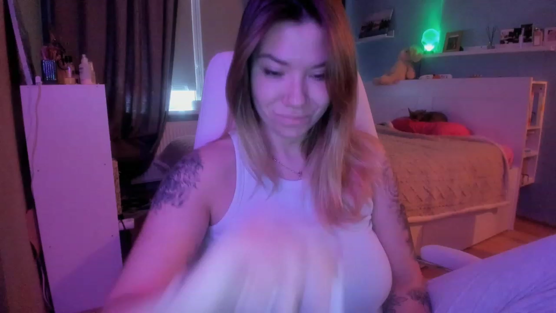 Gallery image thumbnail from NickyBlein's myfreecams stream on, 12/15/2023, 09:19 image 17 of 20