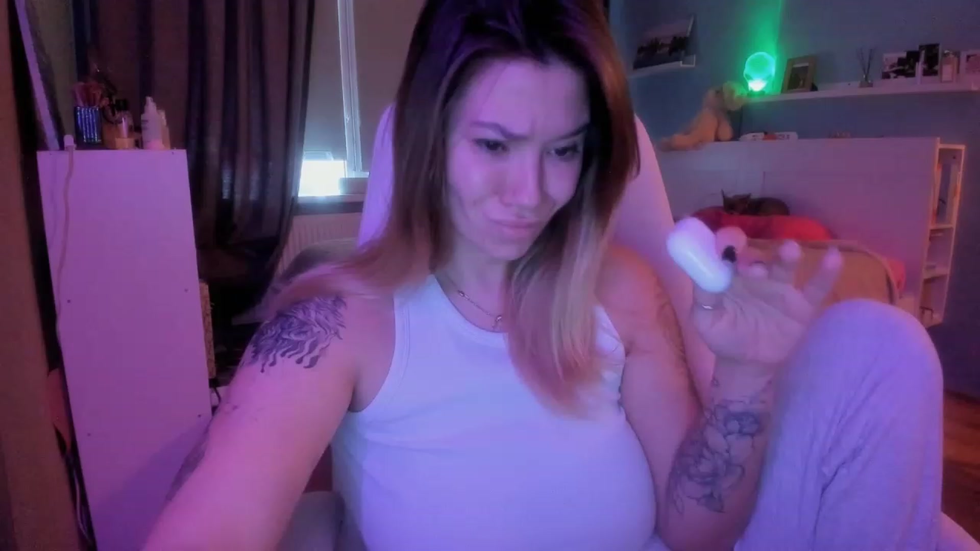 Gallery image thumbnail from NickyBlein's myfreecams stream on, 12/15/2023, 09:19 image 18 of 20