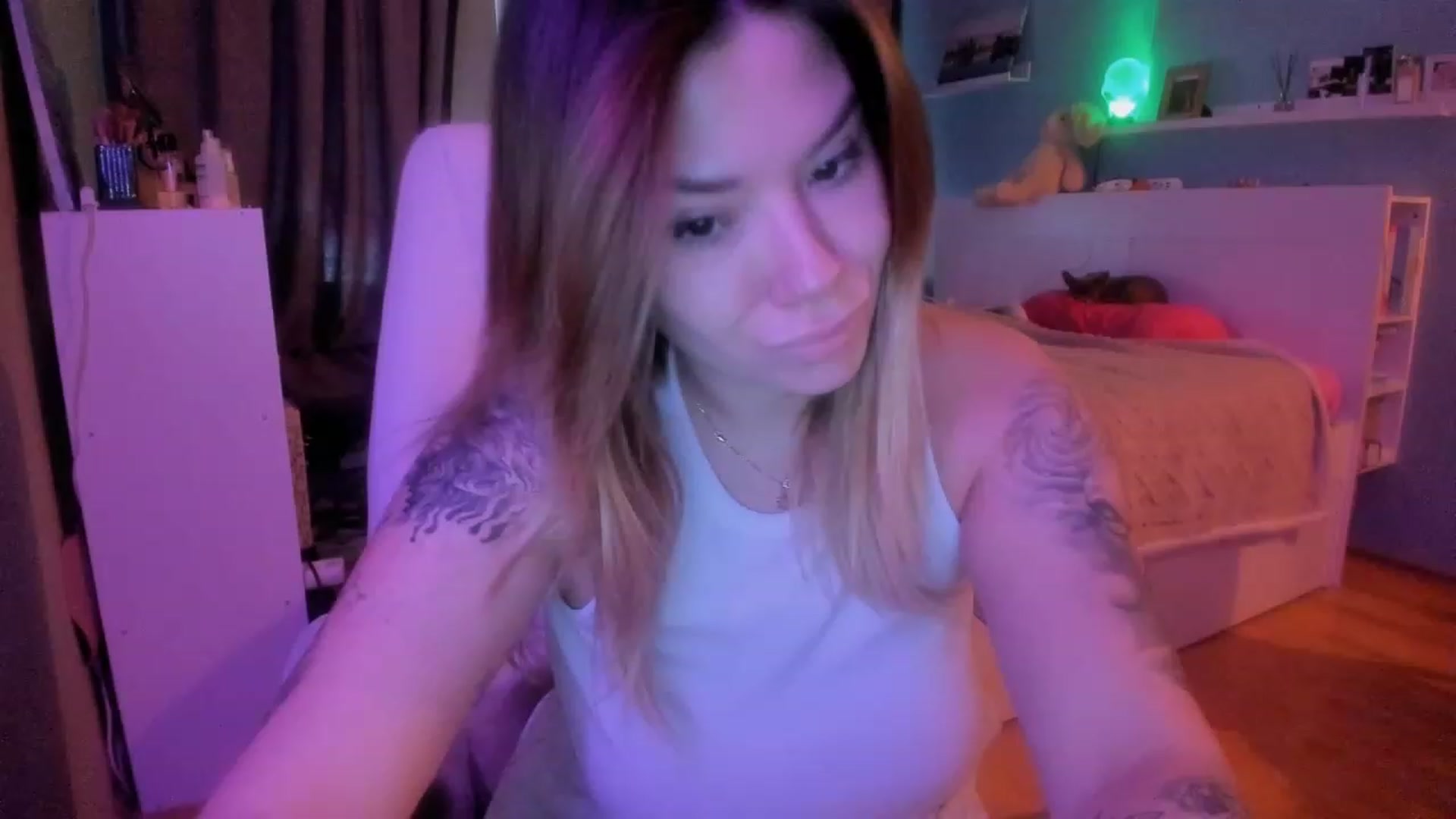 Gallery image thumbnail from NickyBlein's myfreecams stream on, 12/15/2023, 09:19 image 11 of 20